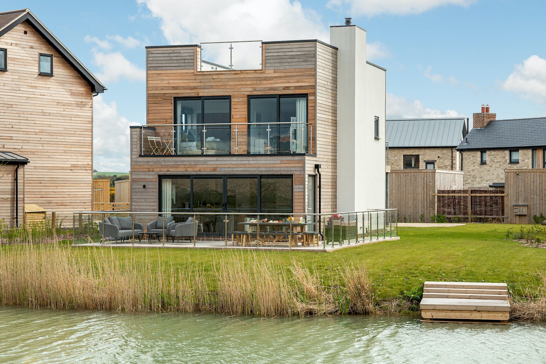 House Vesper Bowleaze Weymouth: Spacious 4-Bedroom Apartment with Infinity Pool and Seaviews, Weymouth