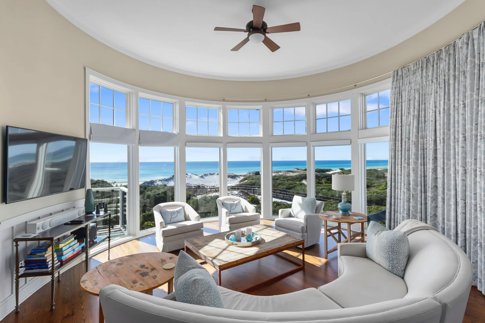 Villa Boreas Seagrove Florida: Luxury 3-Bedroom Beachfront Apartment with Stunning Seaviews, Walton County