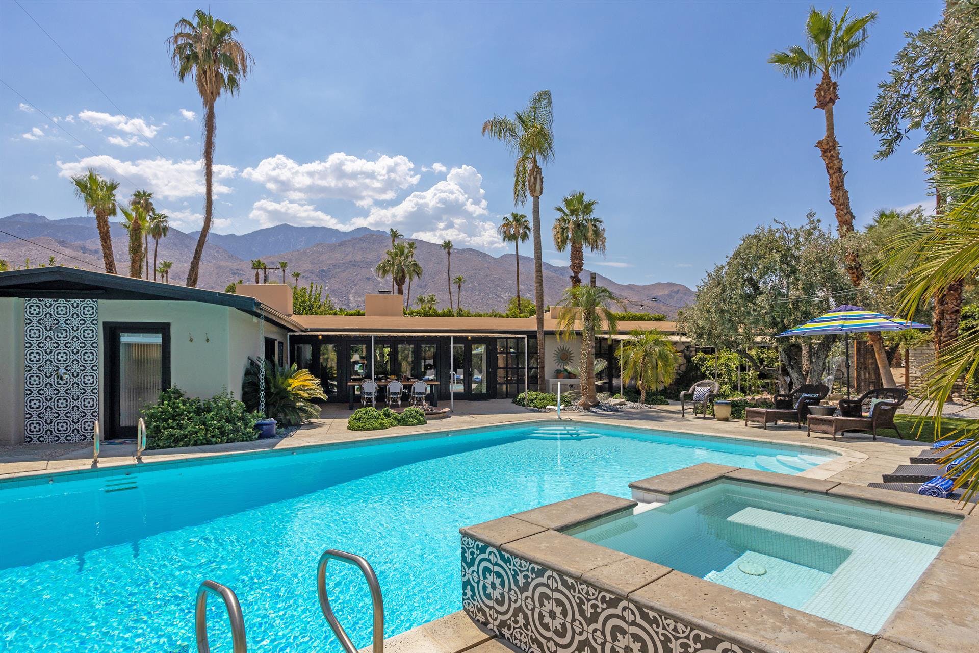 Villa Boreas Desert Hot Springs Cathedral City: Luxury 4-Bedroom Apartment with Hot Tub, Palm Springs