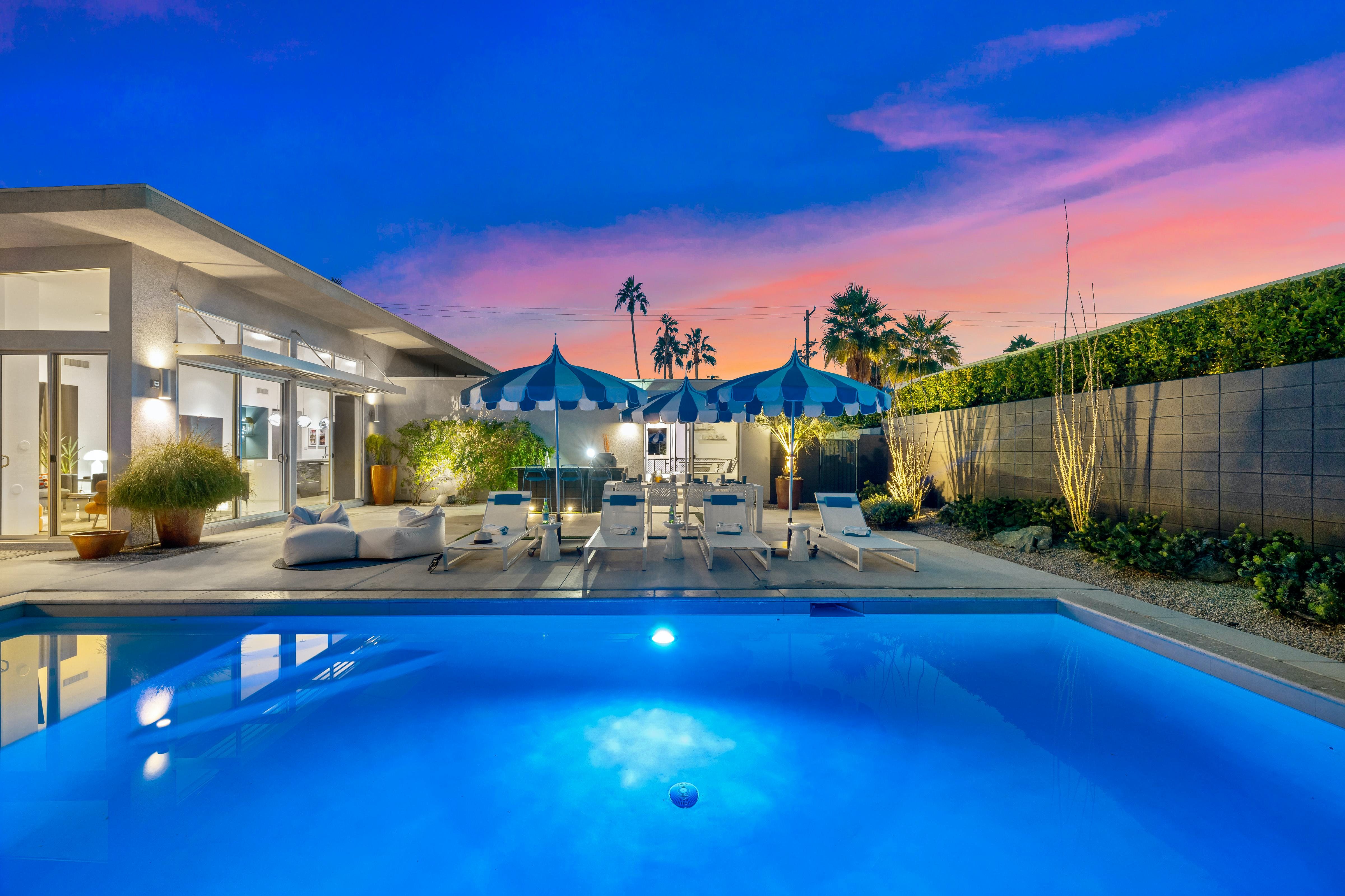 Villa Alba Tahquitz Palm Springs: Luxury 4-Bedroom Apartment with Pool and Hot Tub, Palm Springs