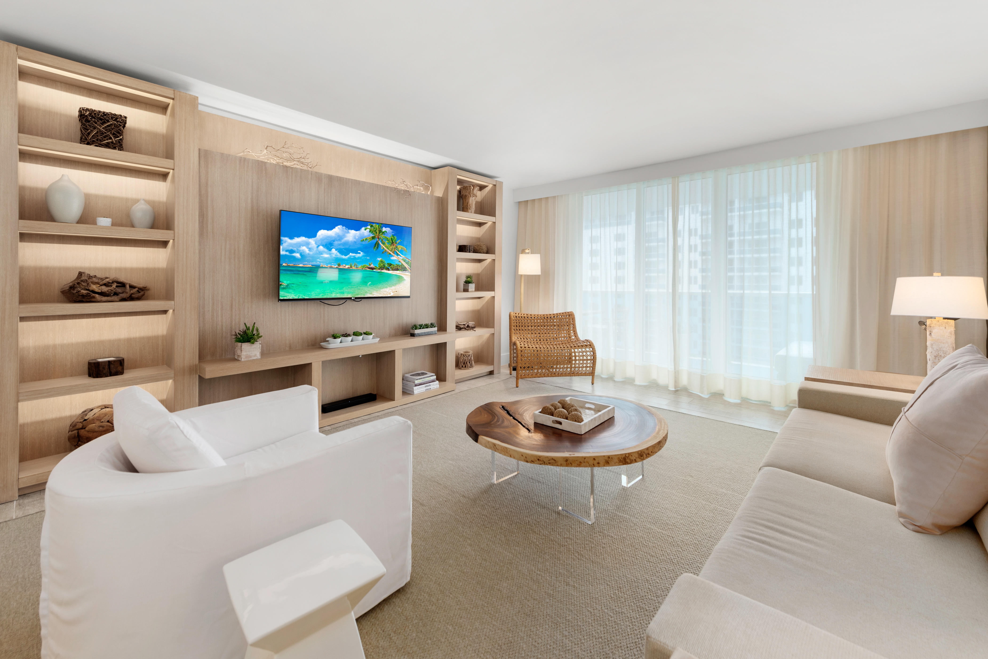 Villa Azur Lummus Miami Beach: Luxury 1-Bedroom Apartment with Beachfront Access, Miami Beach