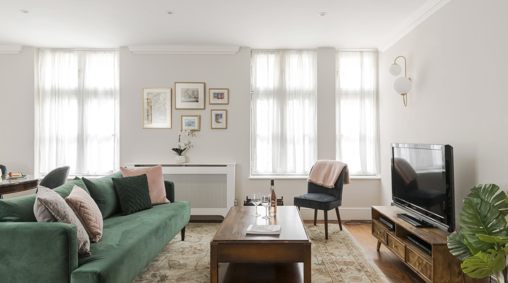 House Gloaming Berkeley Square Mayfair: Stylish 2-Bedroom Apartment Rental with Central Location, Mayfair