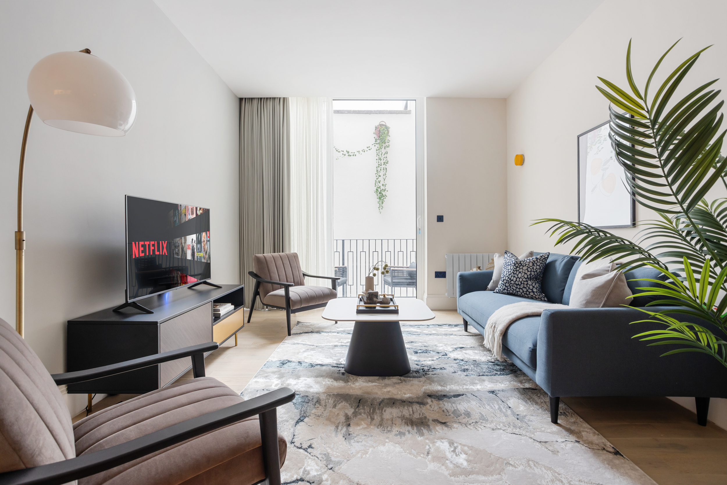 House Gloaming Russell Bloomsbury: Luxury 2-Bedroom Apartment with Air Conditioning in Bloomsbury London