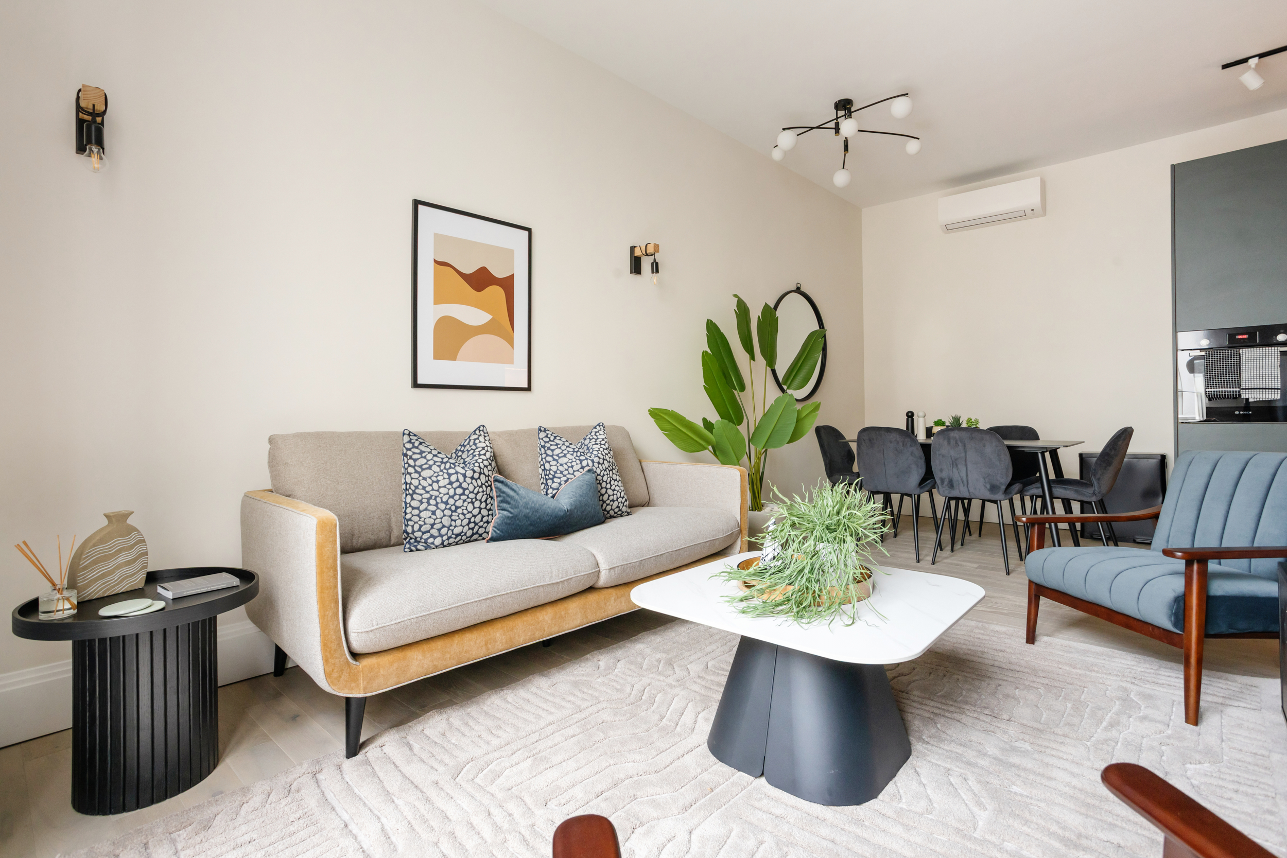House Coram Bloomsbury: Charming 2-Bedroom Apartment with Balcony, Air-Con in Bloomsbury London