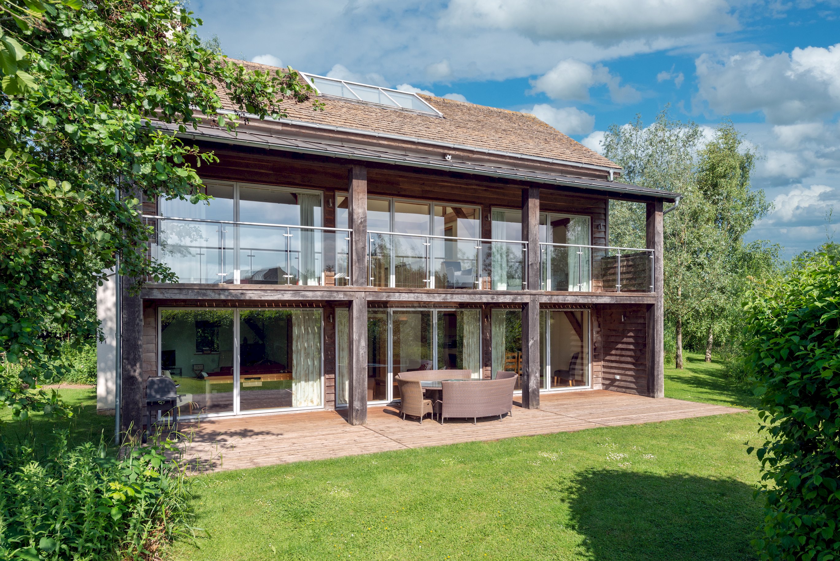 House Helm Blunsdon Cricklade: Spacious 5-Bedroom House with Tennis Court and Pool, Gloucestershire