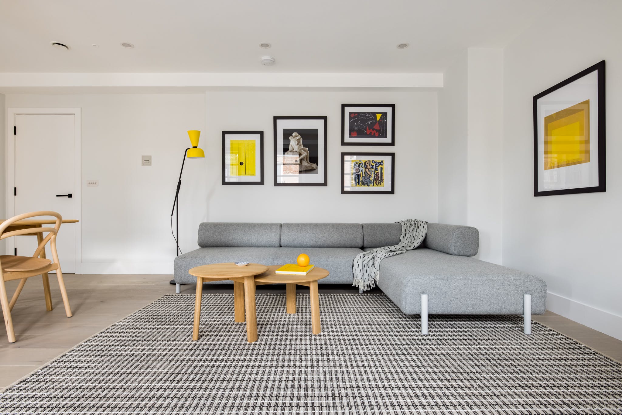House Lysias Soho The West End: Chic 2-Bedroom Apartment with City Views, The West End