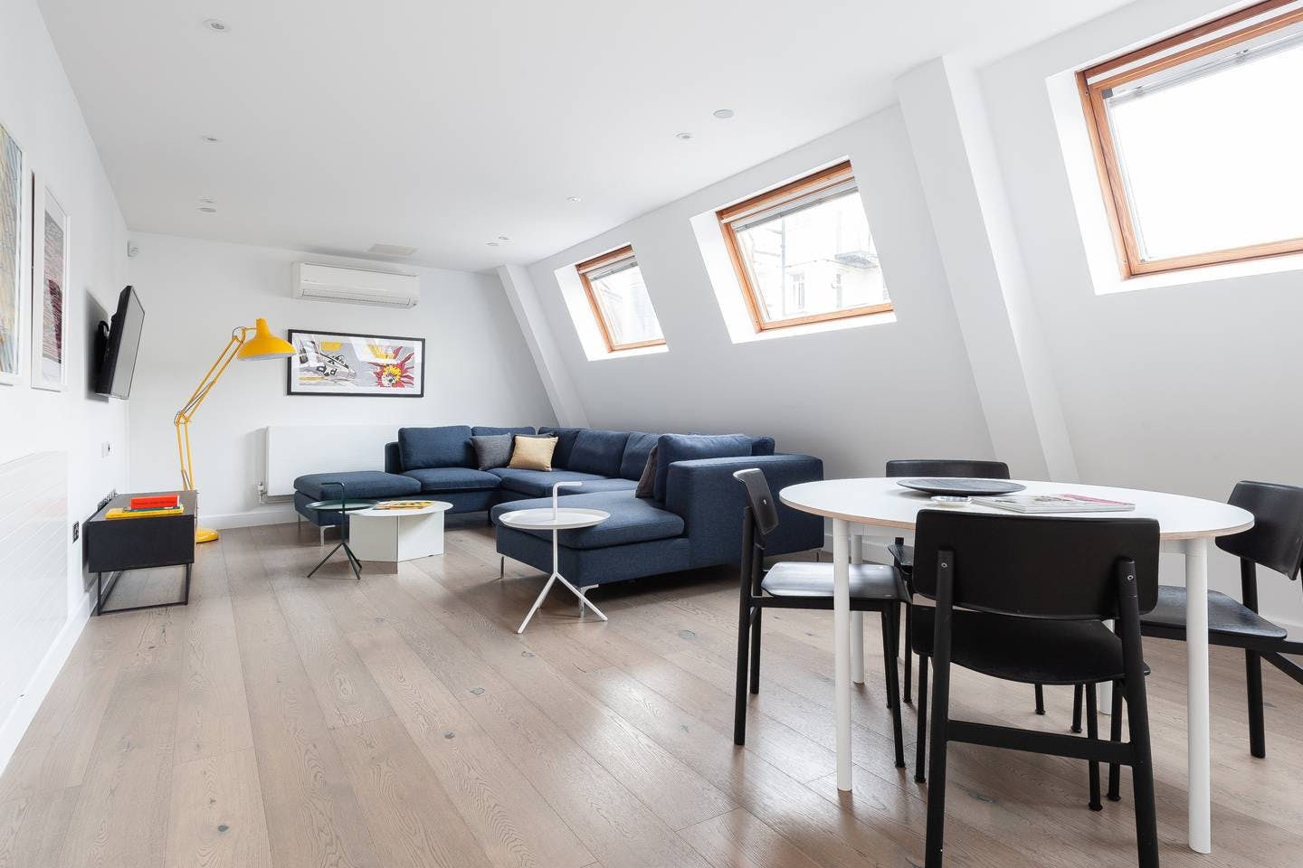 House Helm Leicester Square The West End: 2-Bedroom Luxury Apartment with Family-Friendly Features, The West End