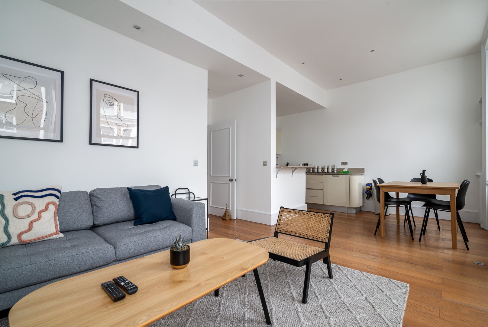 House Gloaming Onslow South Kensington: Charming 2-Bedroom Family-Friendly Apartment Rental in South Kensington
