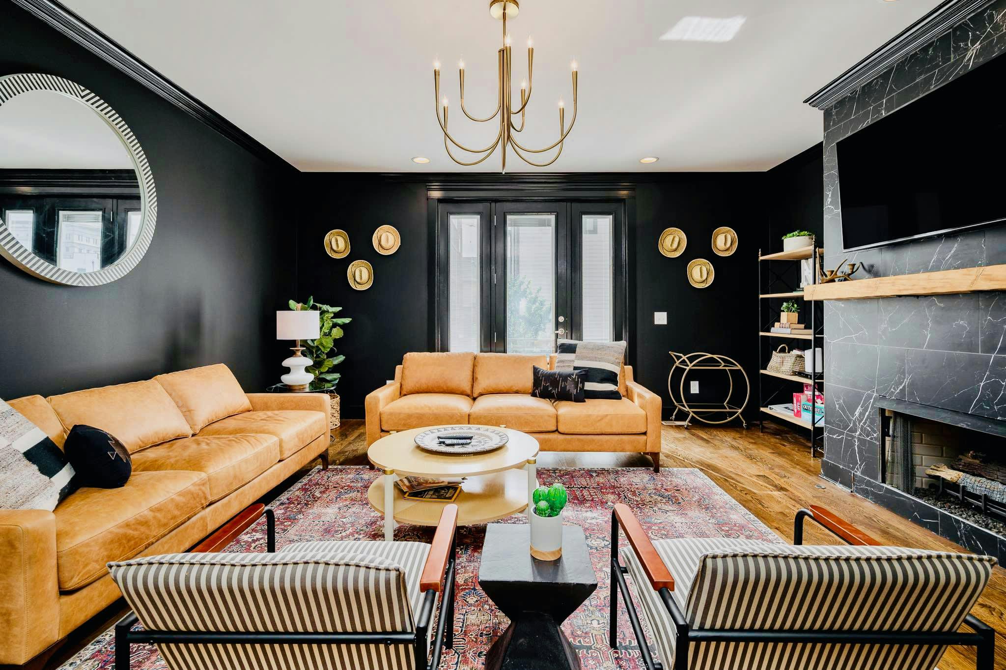 Villa Alba Shelby Tennessee: Luxury 4-Bedroom House with Rooftop Deck, Air-Con in Nashville