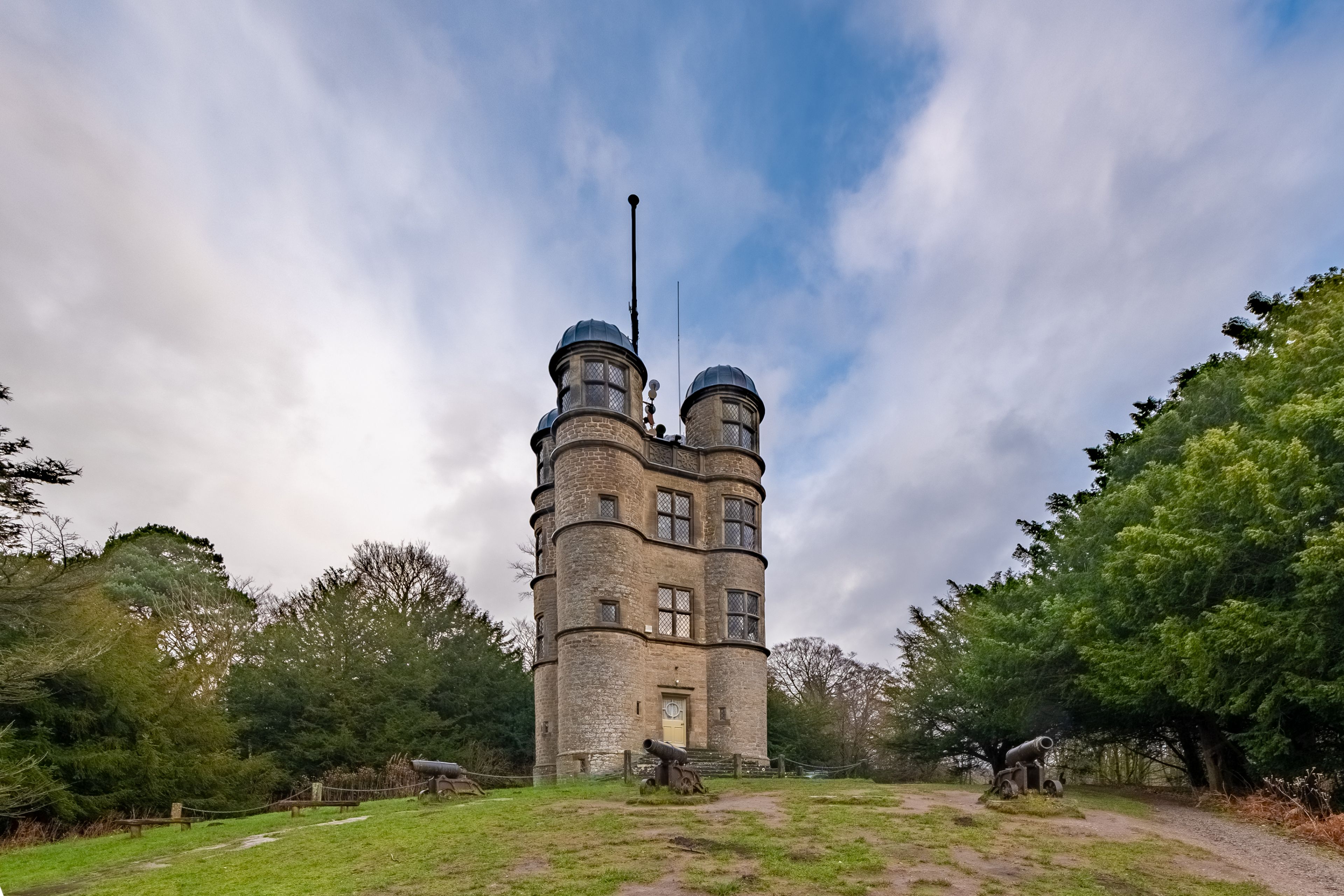 House Curbar Edge: Charming 2-Bedroom Apartment with Tennis Court and Pool, The Peak District