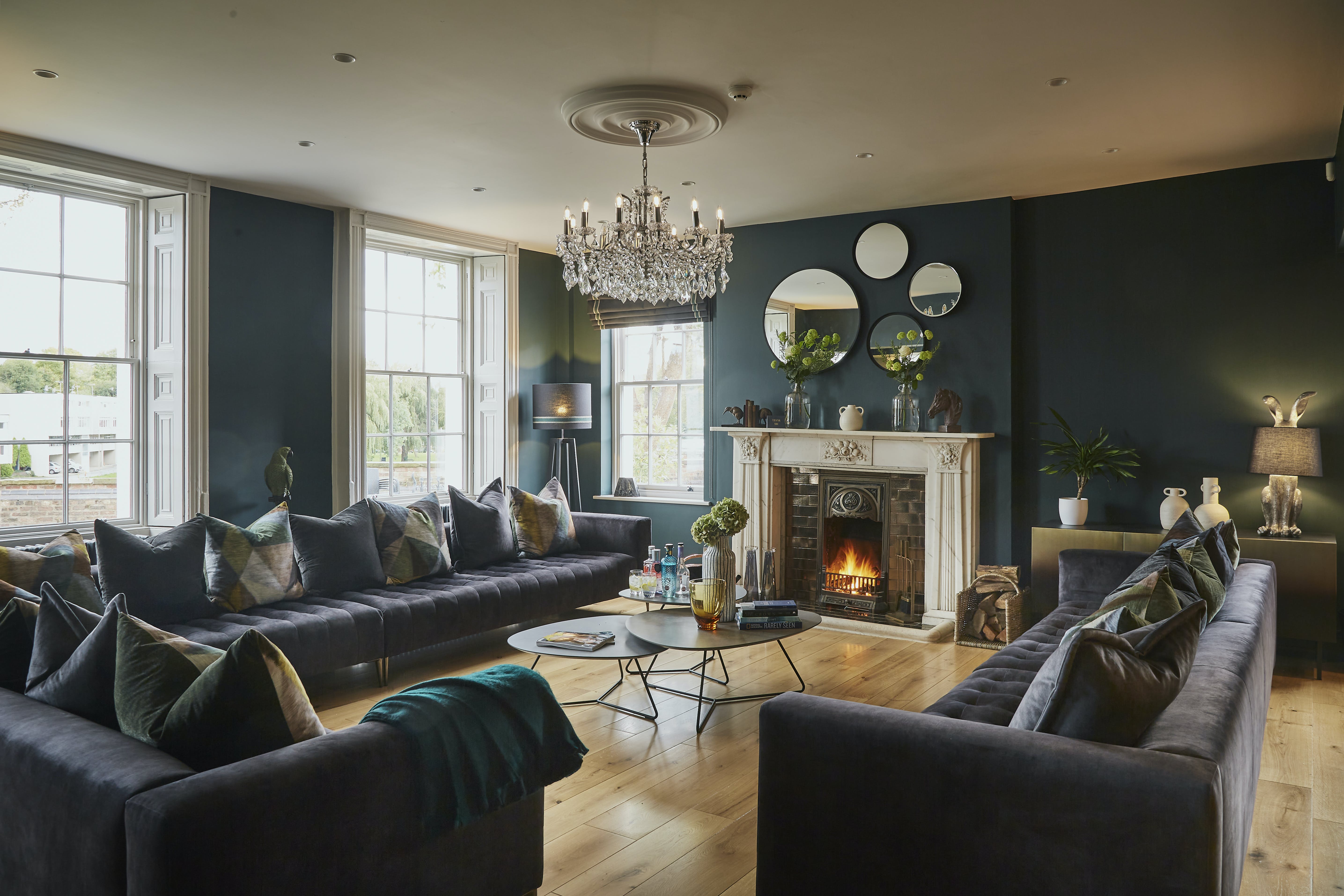 House Dee Chester: Luxury 7-Bedroom Golf House with Scenic Views, Liverpool