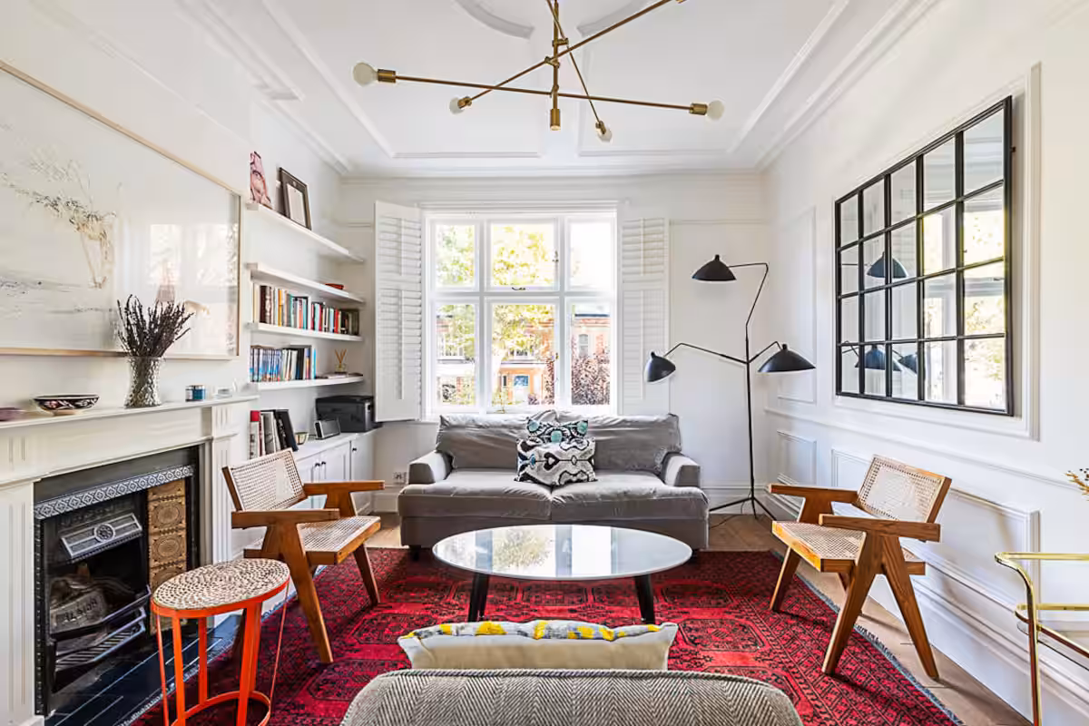 House Gloaming Kilburn Maida Vale: Stylish 2-Bedroom Apartment with Hot Tub in Maida Vale, London