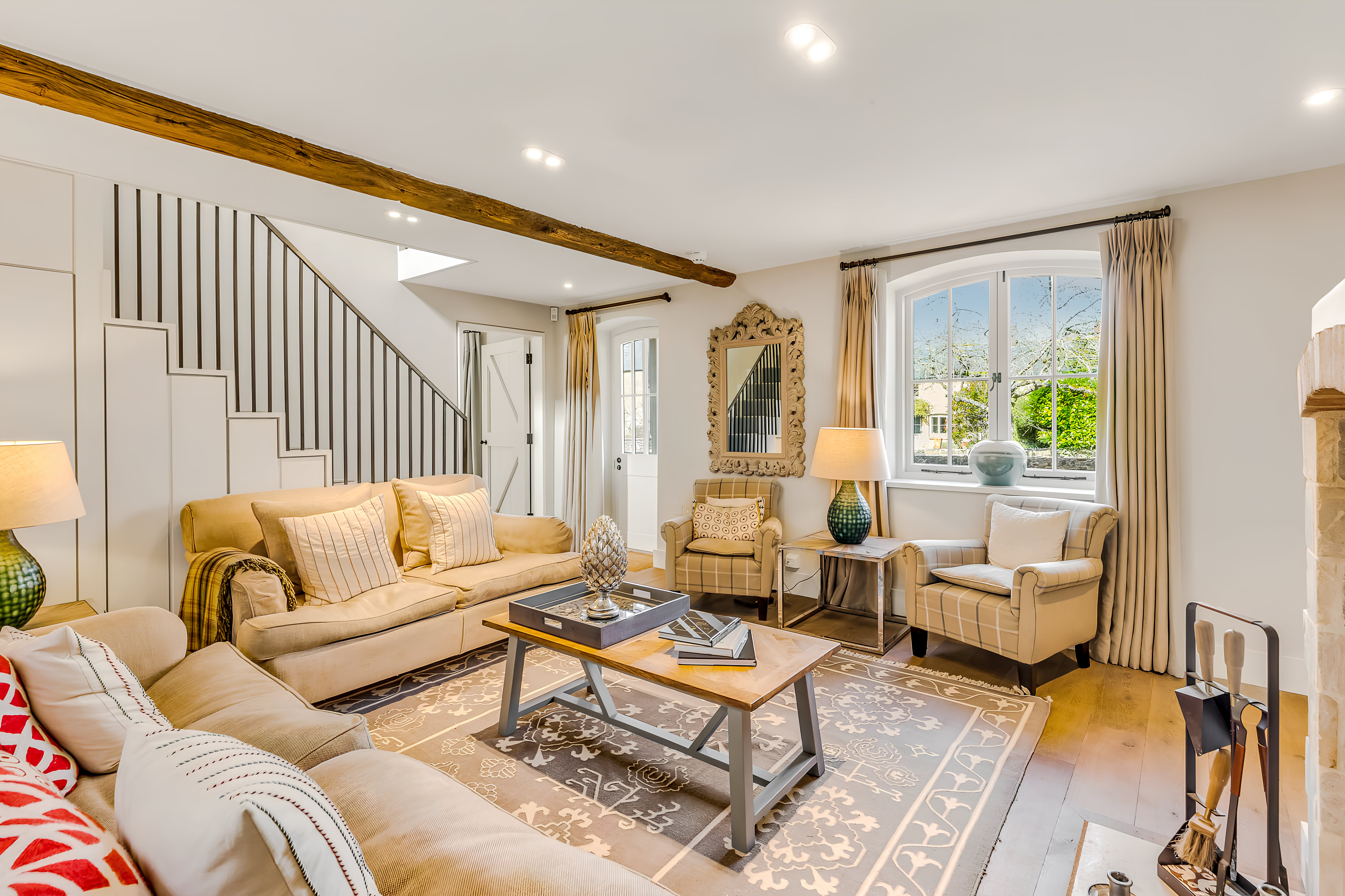 House Vesper Sarsden Chipping Norton: Charming 3-Bedroom Holiday Cottage with Garden and Stream, Chipping Norton