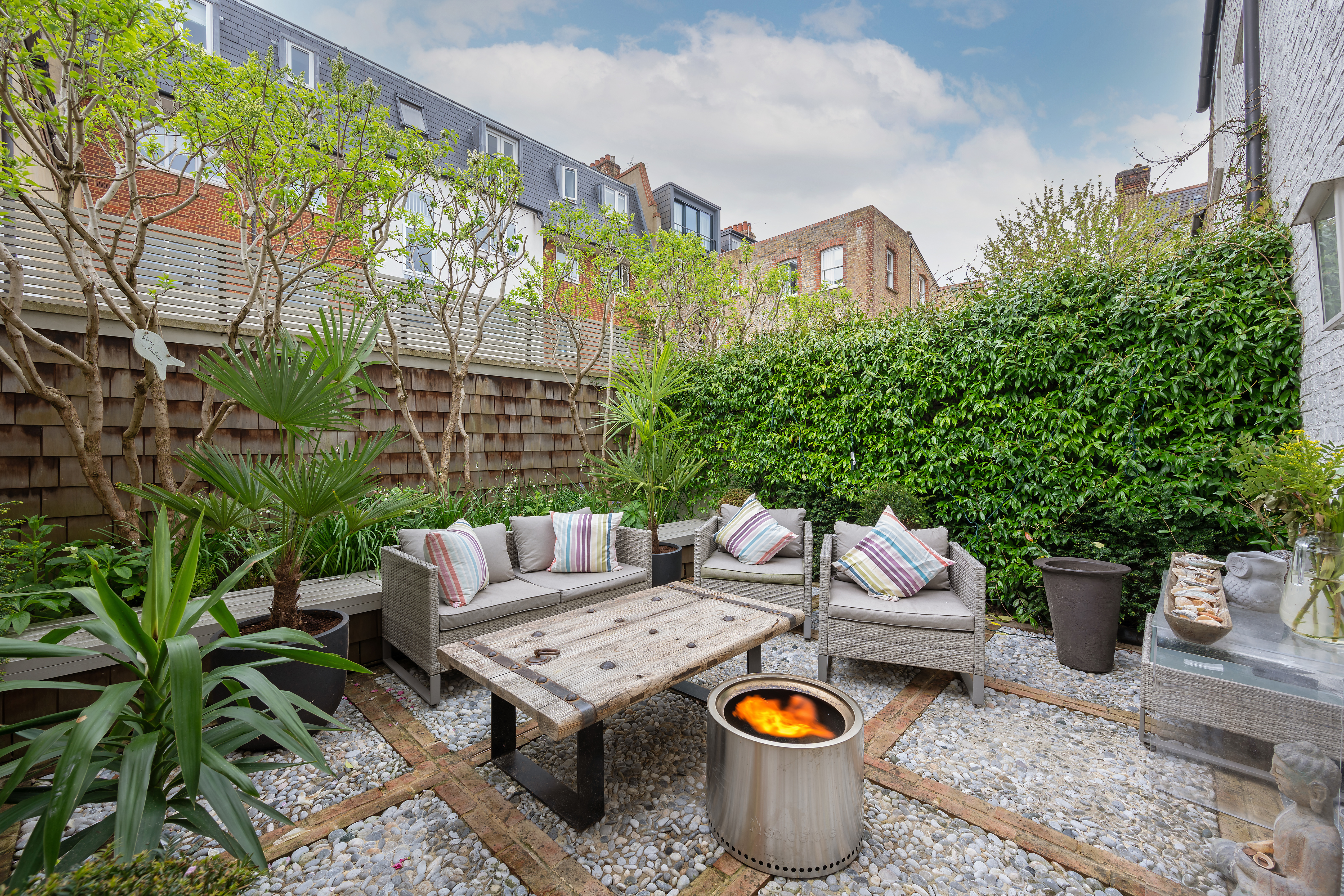 House Lysias Wandsworth Battersea: Spacious 3-Bedroom Apartment Rental with Terrace in Battersea London