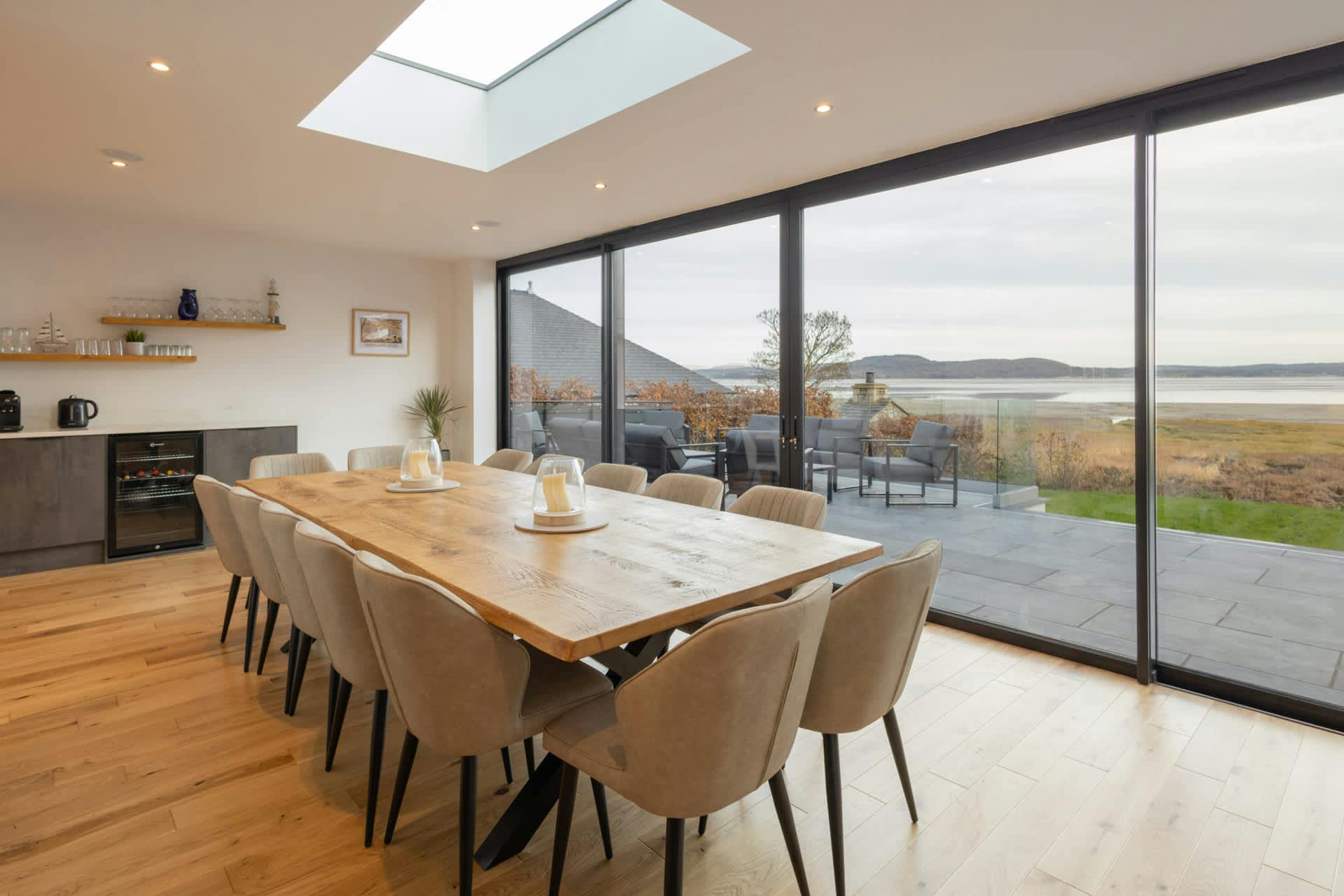 House Fell Grange-Over-Sands: Luxury 7-Bedroom House with Hot Tub and Seaview, Lake District