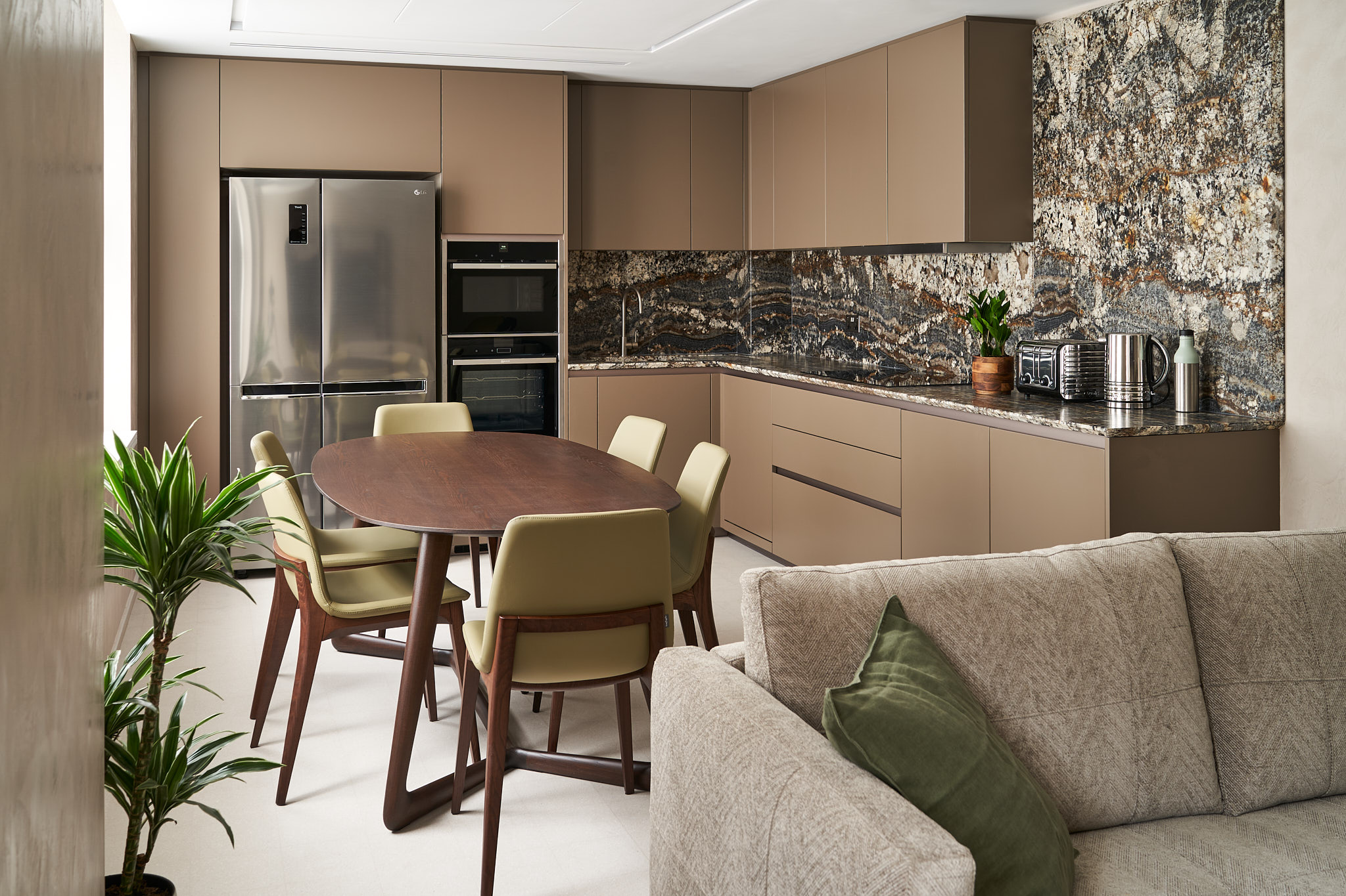 House Helm Whitfield Fitzrovia: Chic 3-Bedroom Apartment with Family-Friendly Features, Fitzrovia London