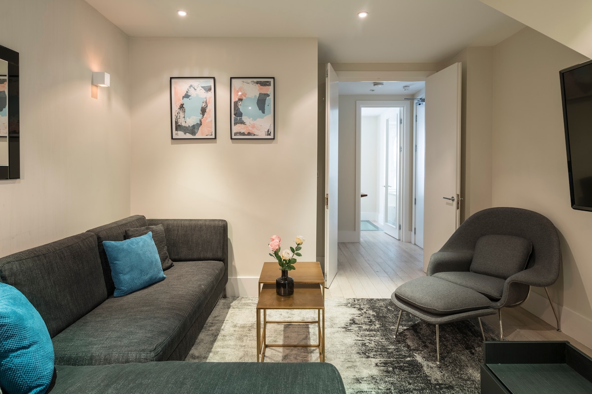 House Gorse Charlotte Fitzrovia: Chic 2-Bedroom Apartment Rental with Family-Friendly Features, Fitzrovia London