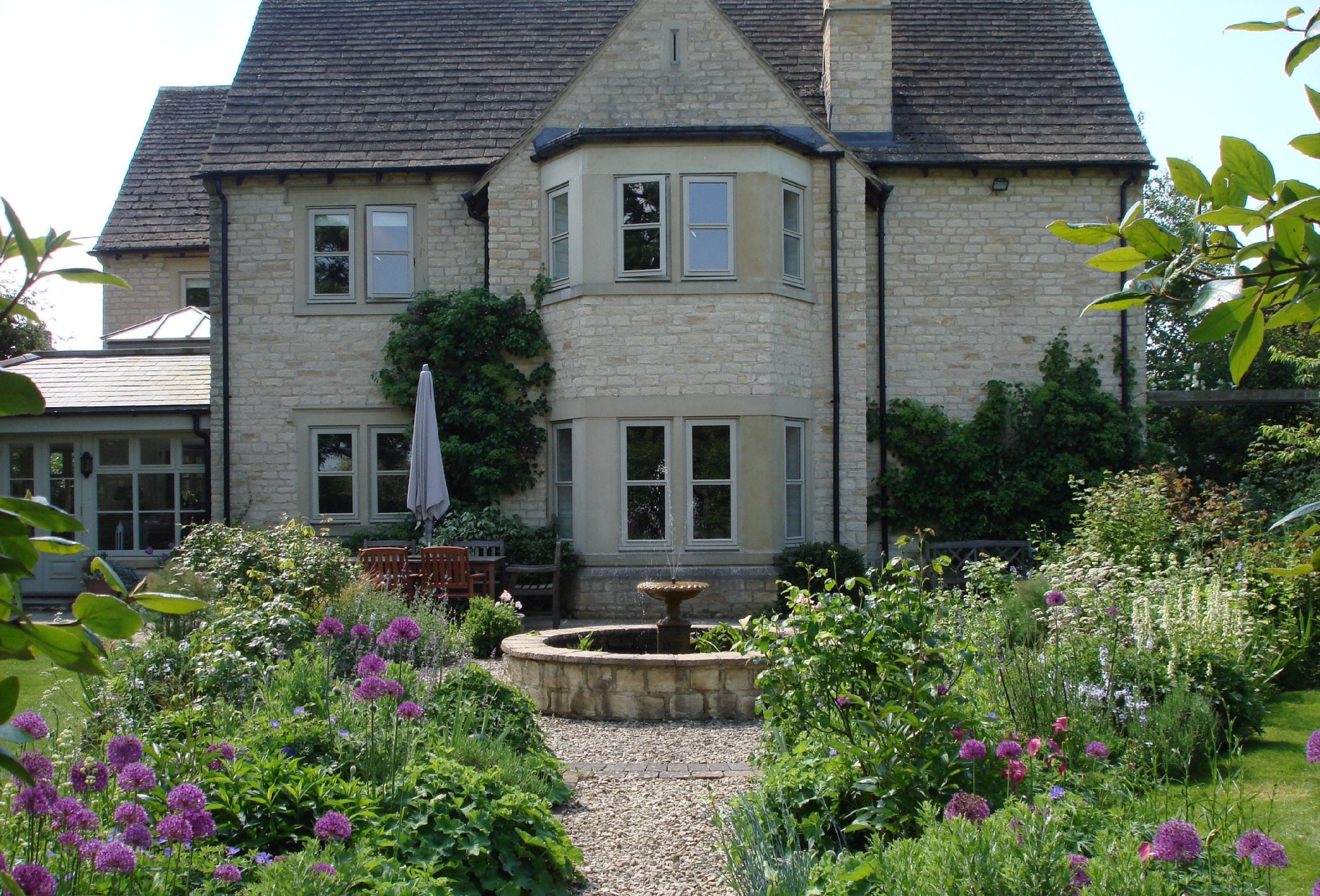 House Folly Faringdon: Spacious 5-Bedroom Apartment with Fireplaces, Faringdon