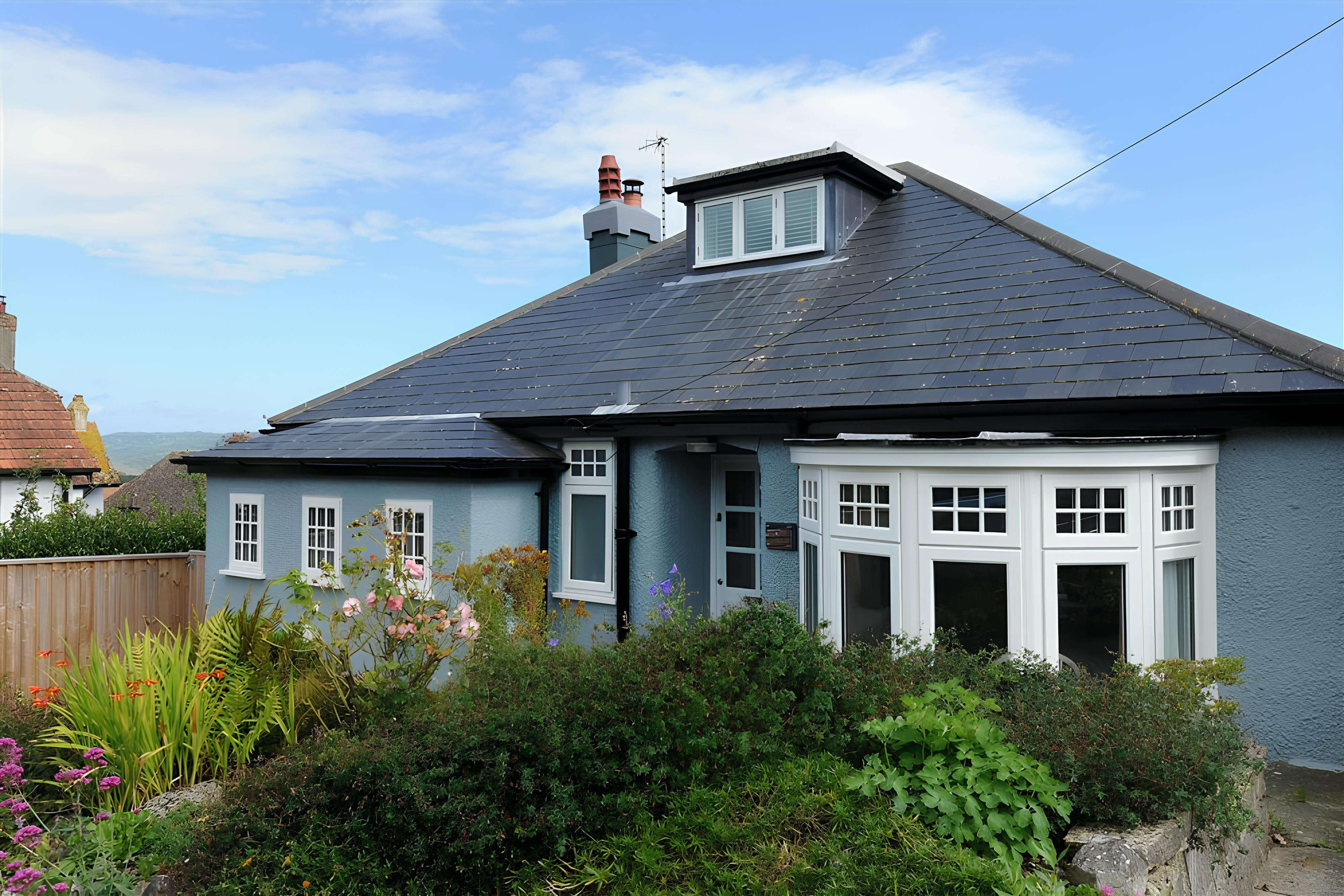 House Golden Cap Lyme Regis: Charming 3-Bedroom Holiday Cottage with Sea Views, Lyme Regis