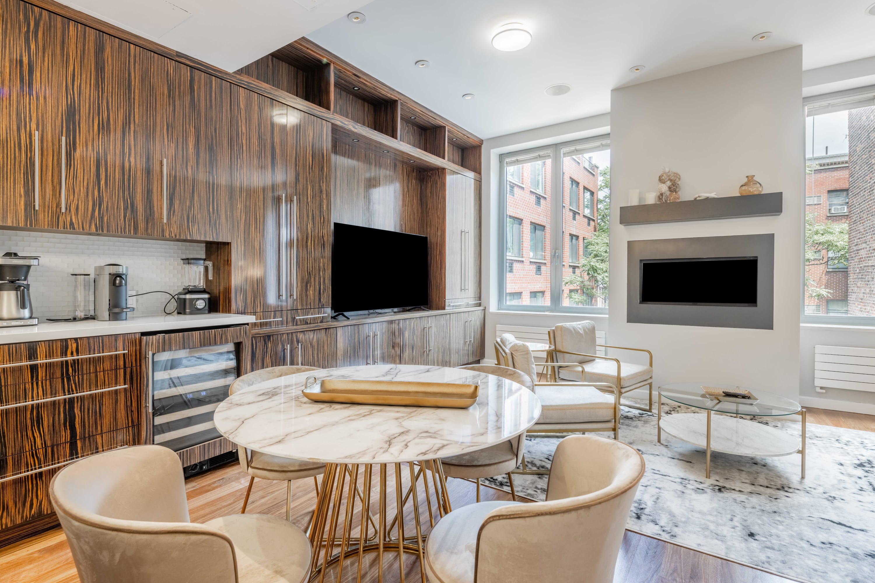 Villa Alba Tenth Avenue Hell’s Kitchen: Spacious 4-Bedroom Luxury Apartment with Sauna, Hell’s Kitchen