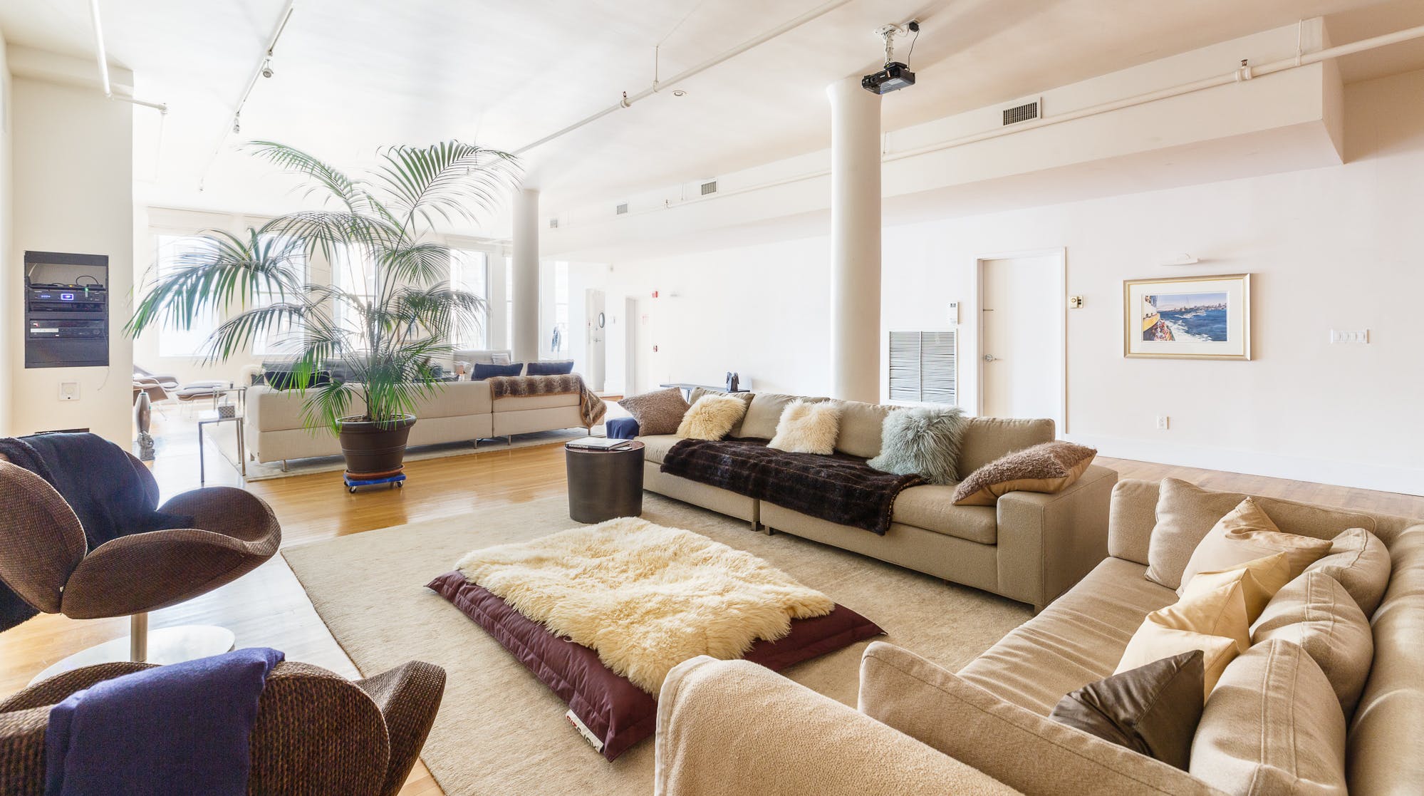 Villa Gloaming Gramercy Union Square & Flatiron: 4-Bedroom Luxury Loft with Private Elevators, Union Square & Flatiron