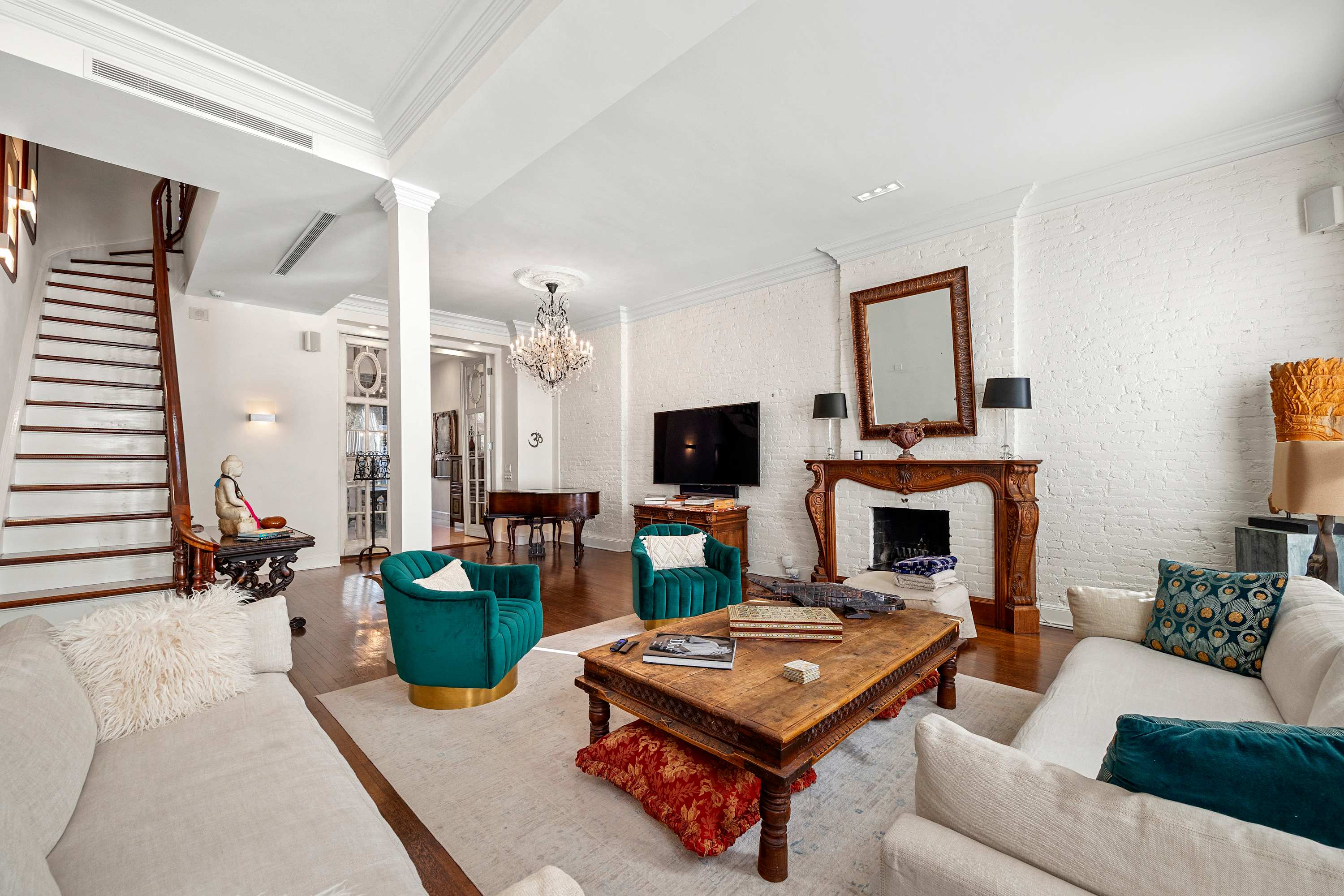Villa Boreas Stuyvesant Gramercy Park: Elegant 4-Bedroom Apartment with Private Garden, Gramercy Park