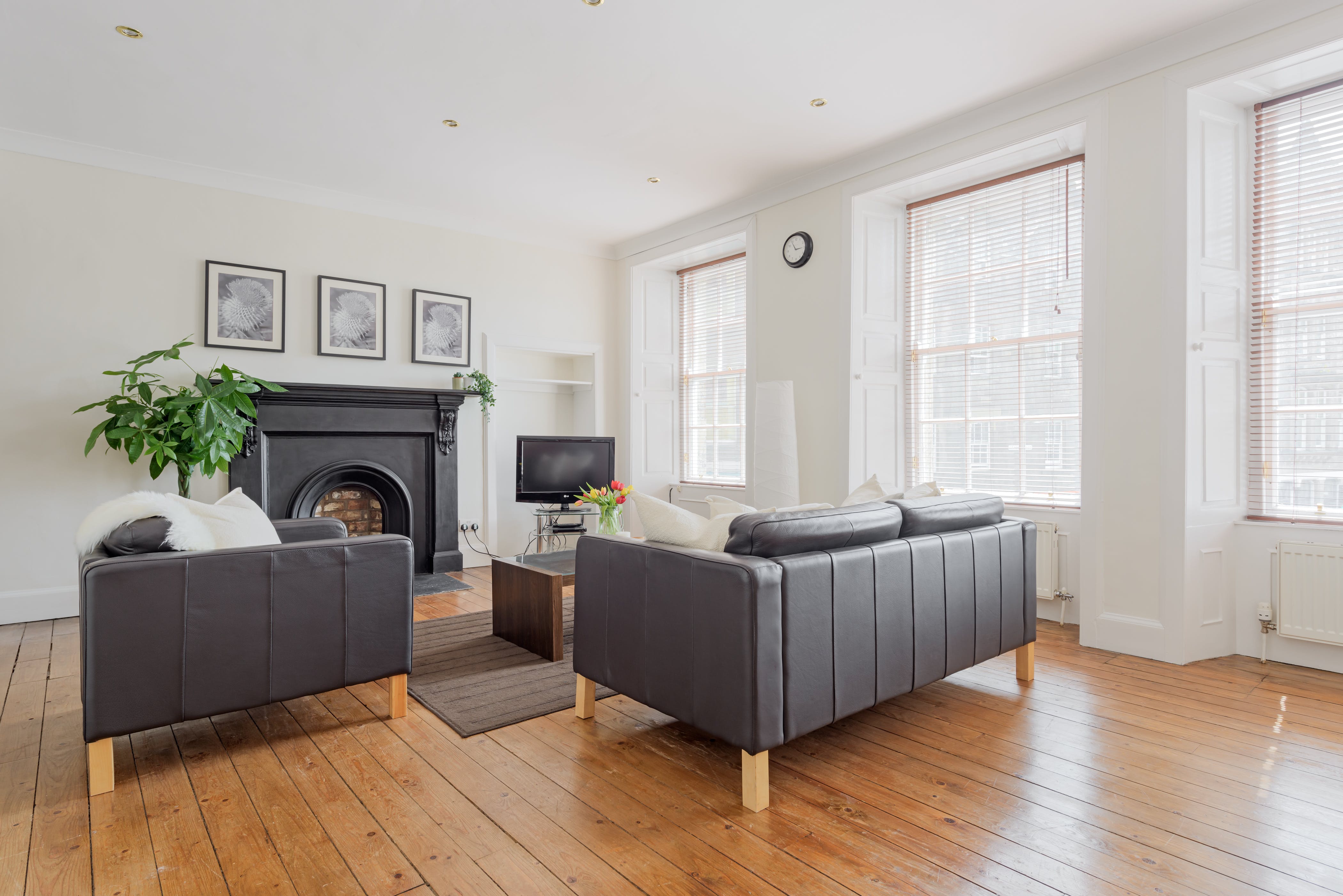 House Grassmarket Edinburgh: Charming 1-Bedroom Apartment Rental with Historic Views, Edinburgh Old Town