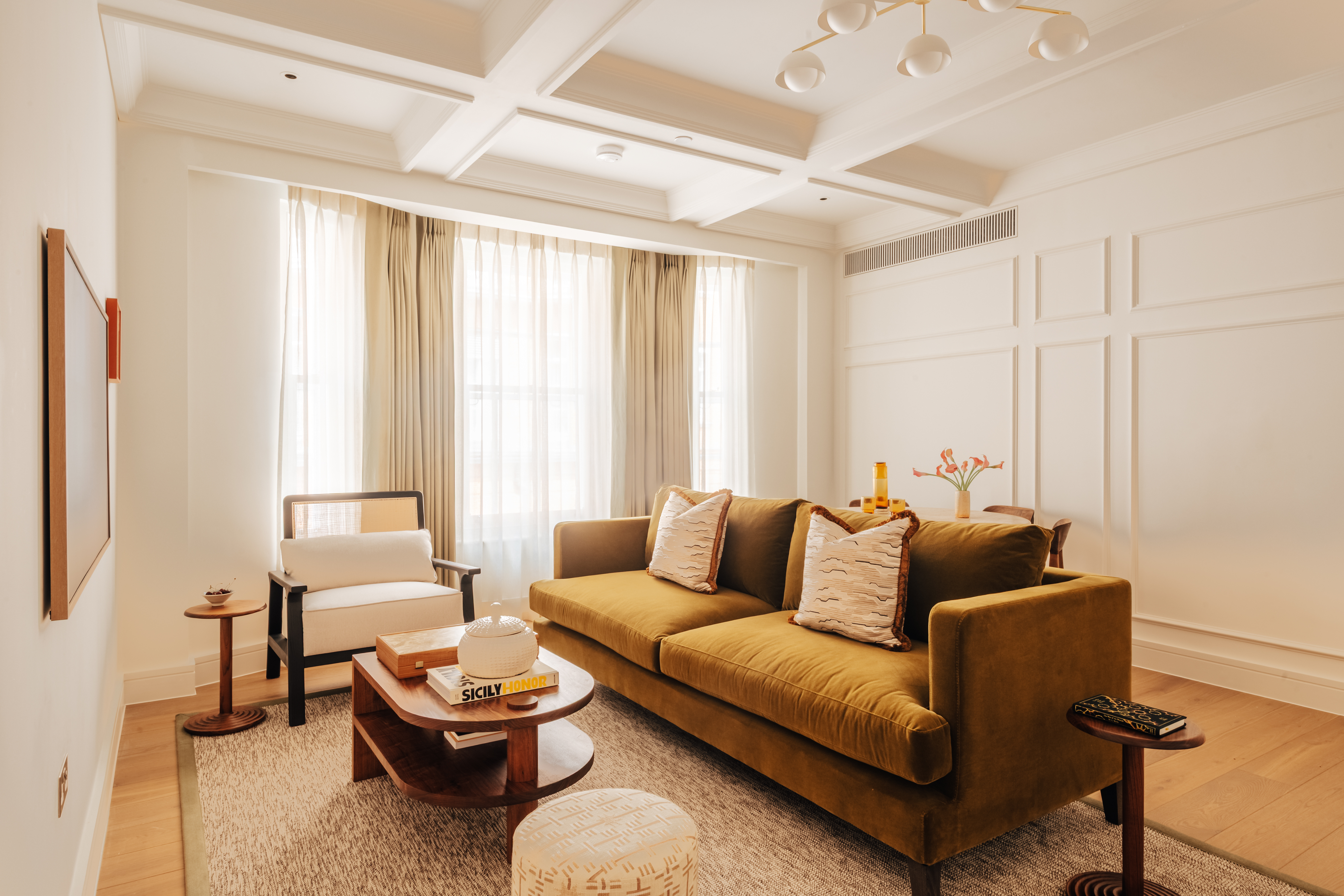 House Boreas Berkeley Mayfair: Elegant 2-Bedroom Luxury Apartment in Mayfair, London