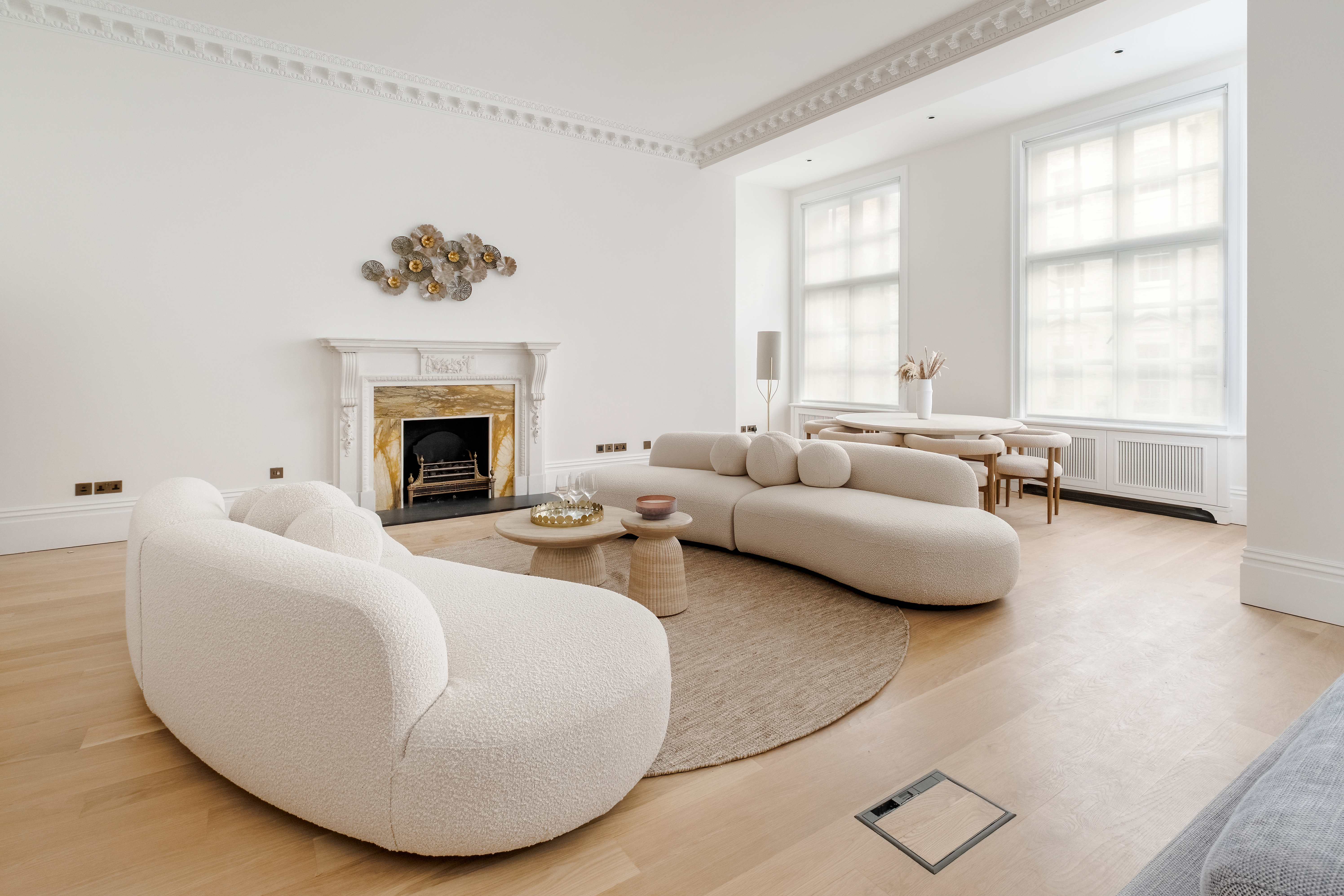 House Wych Elm Berkeley Mayfair: Luxury 4-Bedroom Apartment with Air Conditioning, Mayfair London