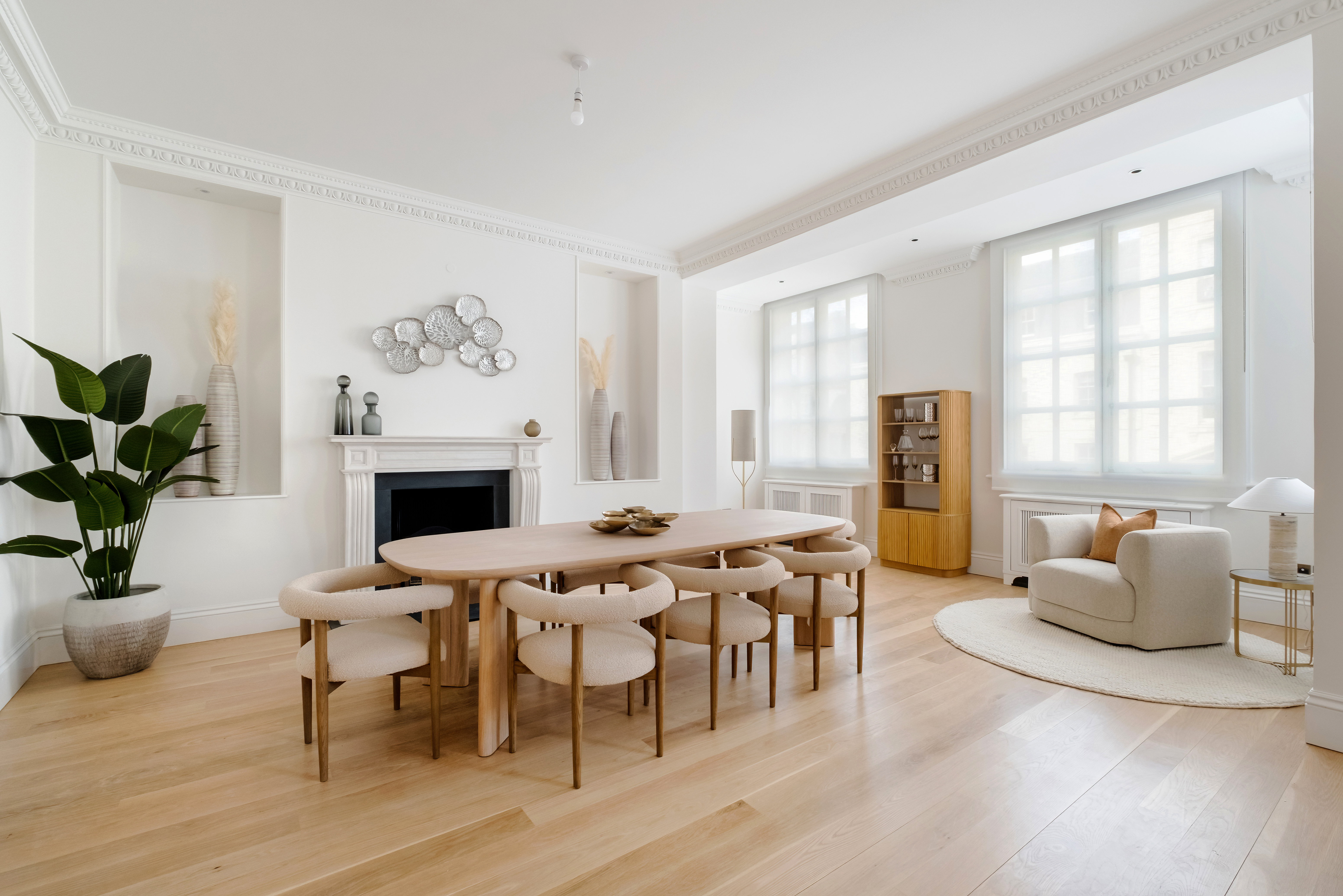 House Helm Conduit Mayfair: Elegant 3-Bedroom Apartment Rental with Private Lift and Air-Con, Mayfair London