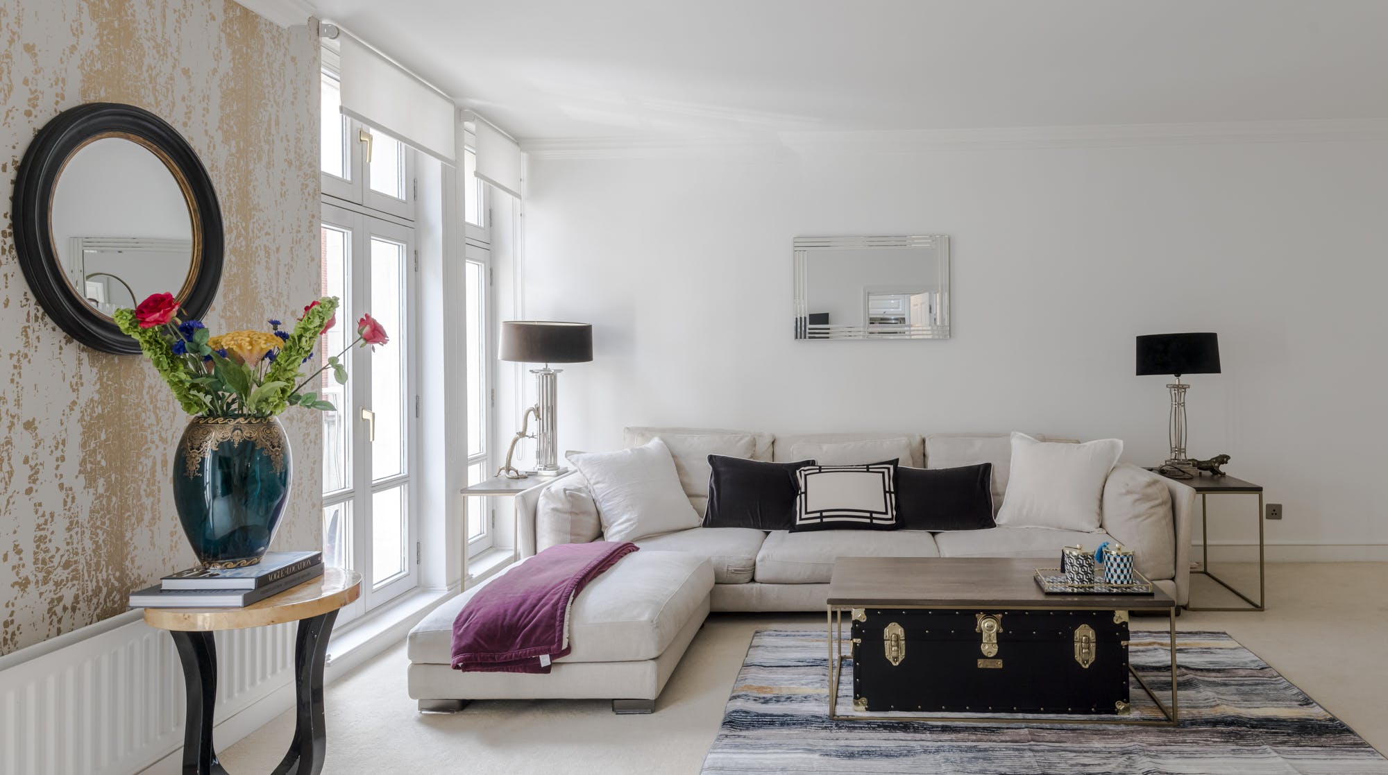 House Helm Shepherd Mayfair: Elegant 2-Bedroom Apartment with Balcony, Mayfair