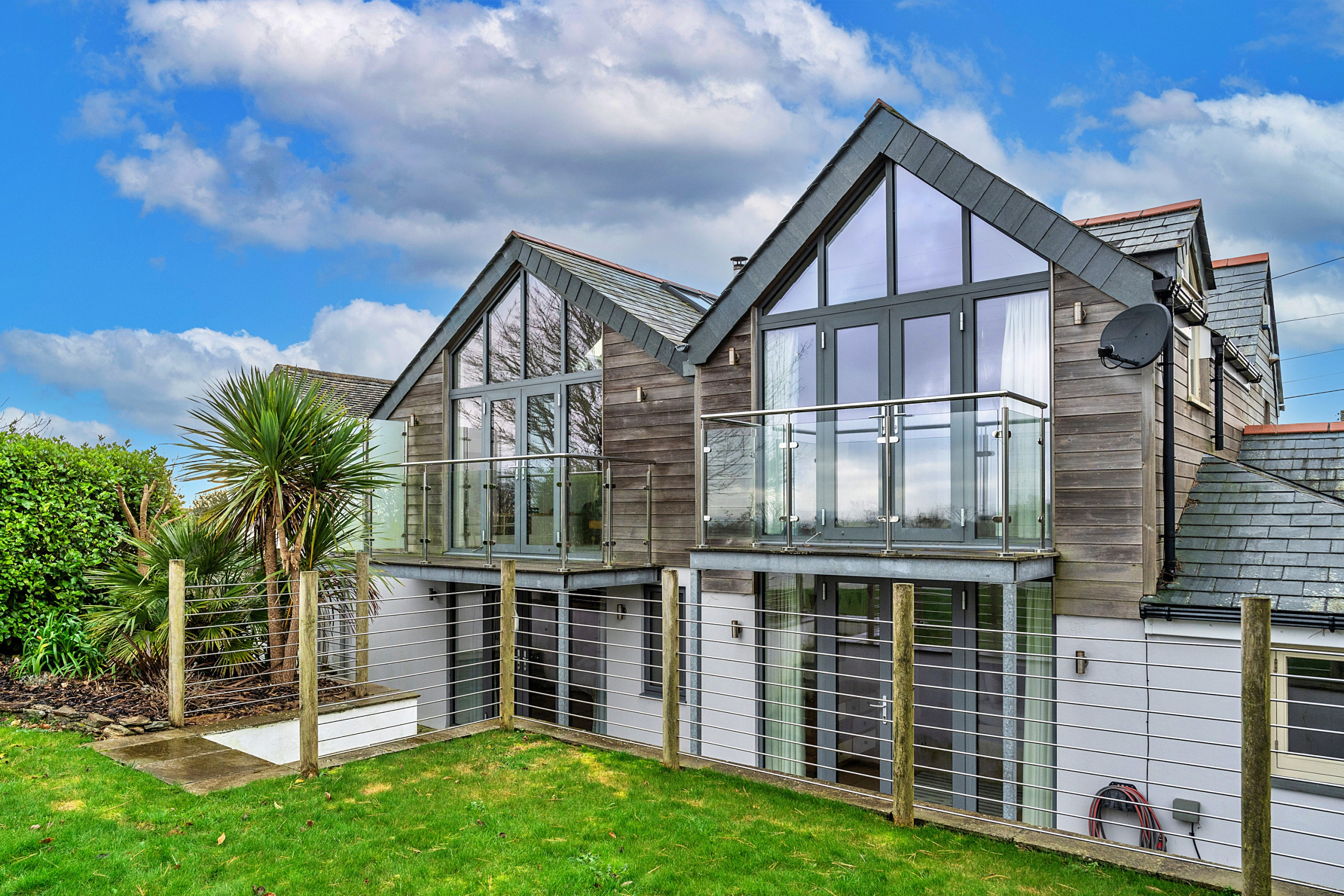 House Gwendreath Roseland: Luxury 4-Bedroom House with Sea Views and Family Amenities, Roseland Peninsula