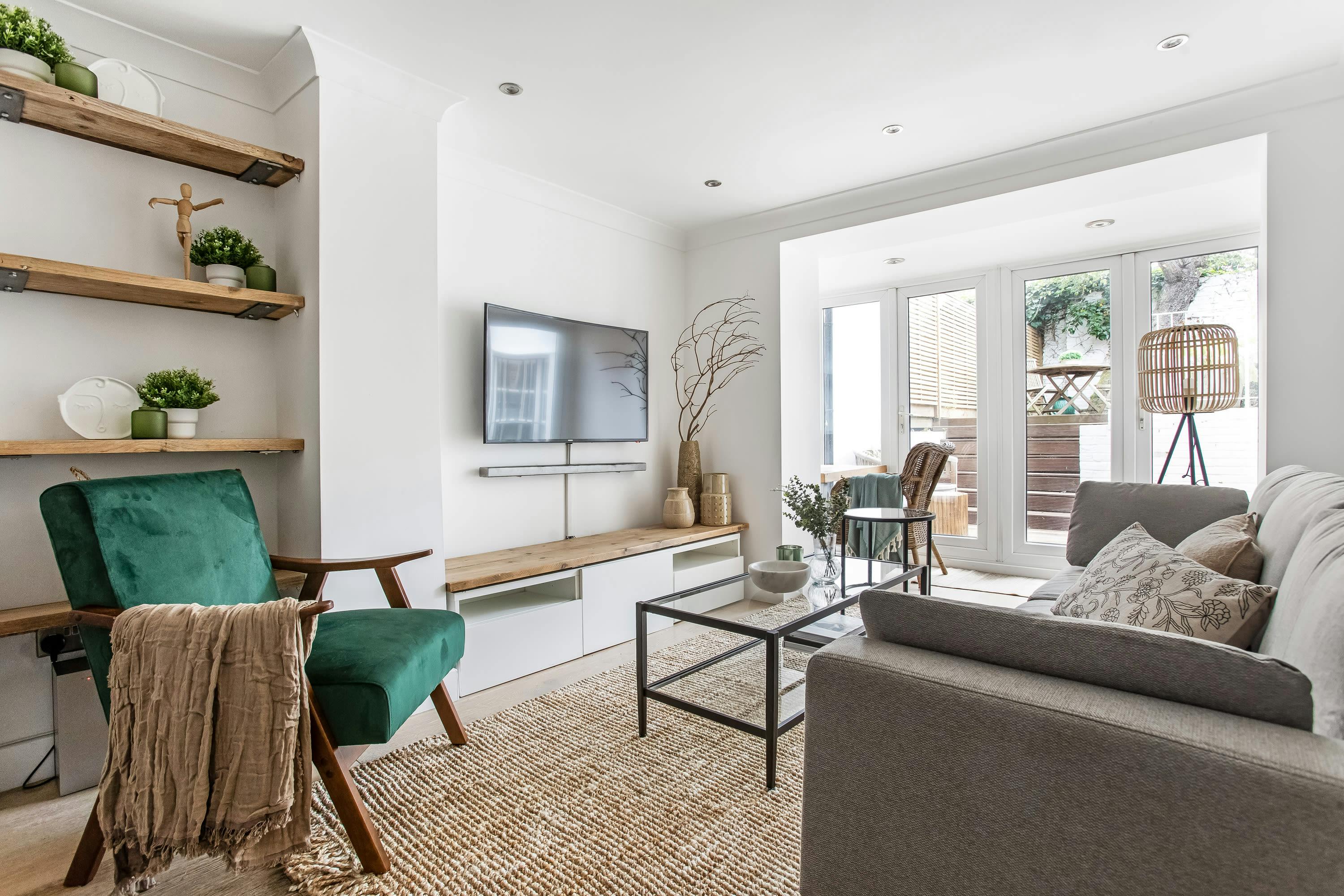 House Holland Park Kensington: Charming 2-Bedroom Apartment Rental with Private Garden, Kensington