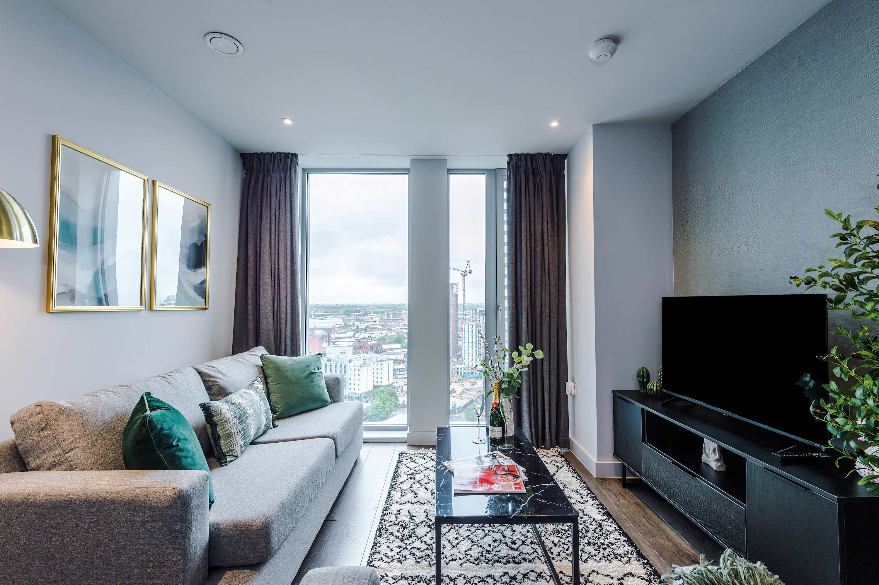 House Lysias Ardwick Manchester: Modern 2-Bedroom Apartment Rental with Gym Access, Manchester