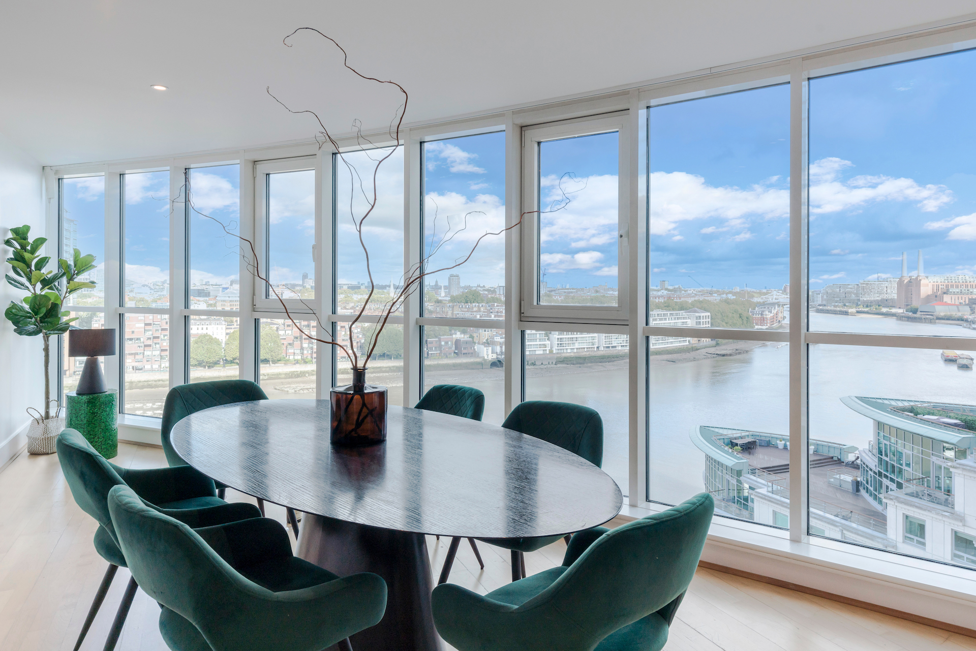 House Lysias Albert Embankment Vauxhall: Luxury 3-Bedroom Apartment with River Views, Vauxhall