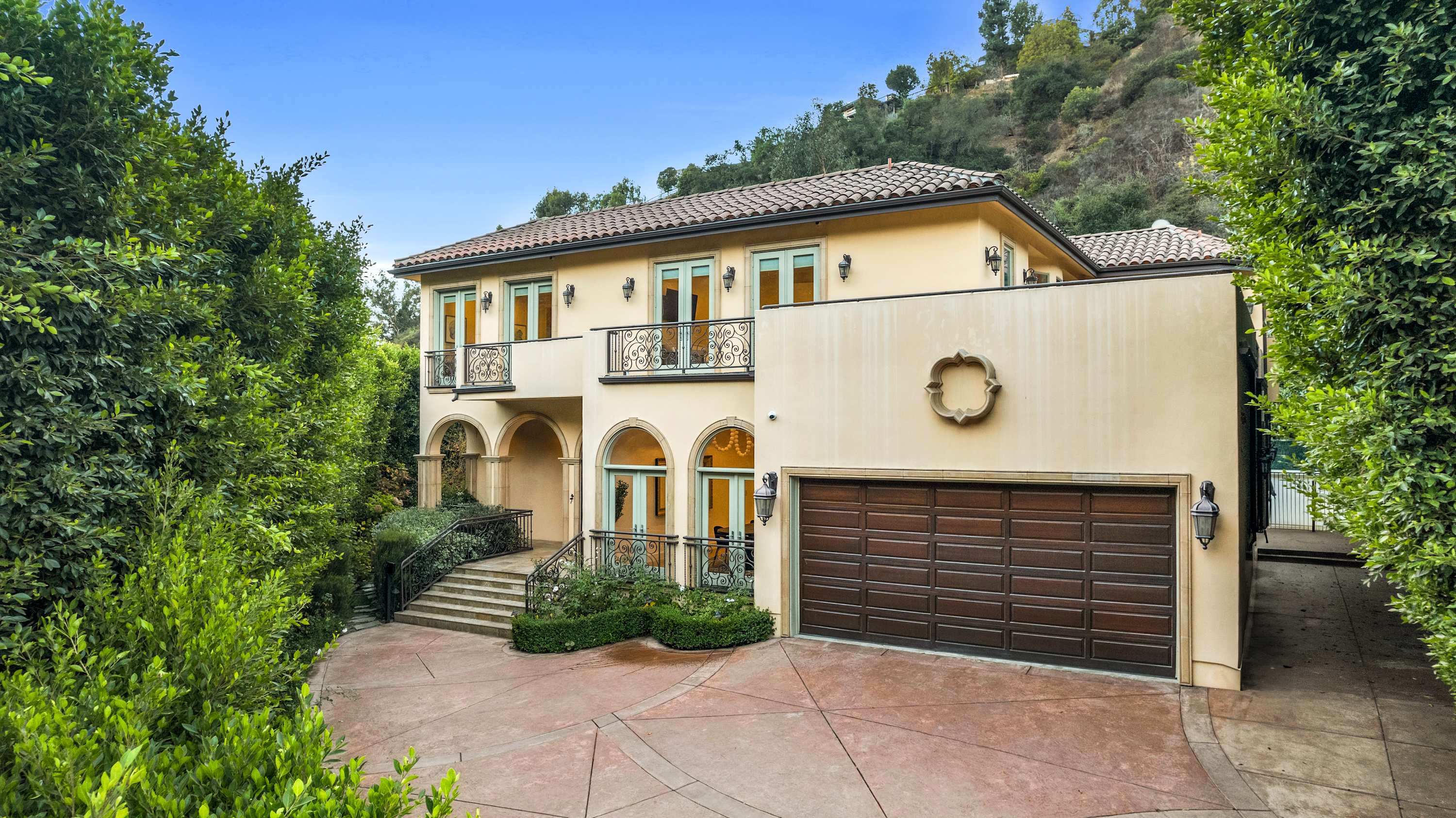 Villa Levante Runyon Beverly Crest: Luxury 5-Bedroom Villa with Pool and Hot Tub, Beverly Crest