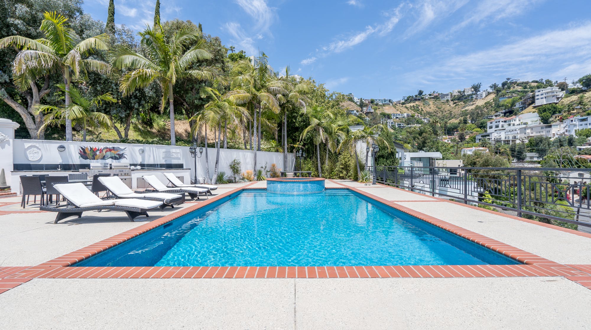 Villa Aurore Doheny West Hollywood: Luxury 2-Bedroom House with Hot Tub and Pool, West Hollywood
