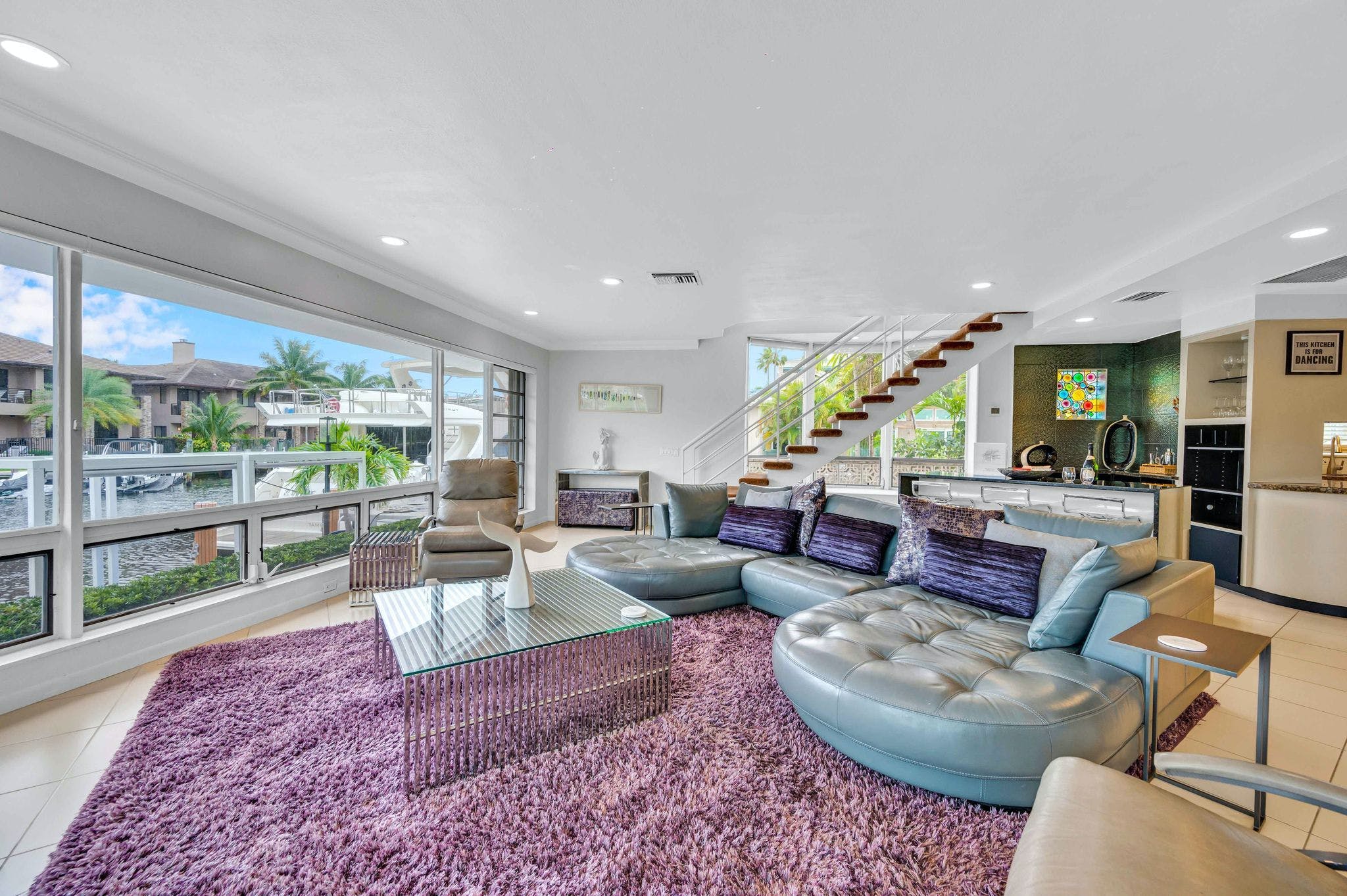 Villa Safran Cypress Las Olas Isles: Spacious 3-Bedroom Apartment with Pool and Seaviews, Las Olas Isles
