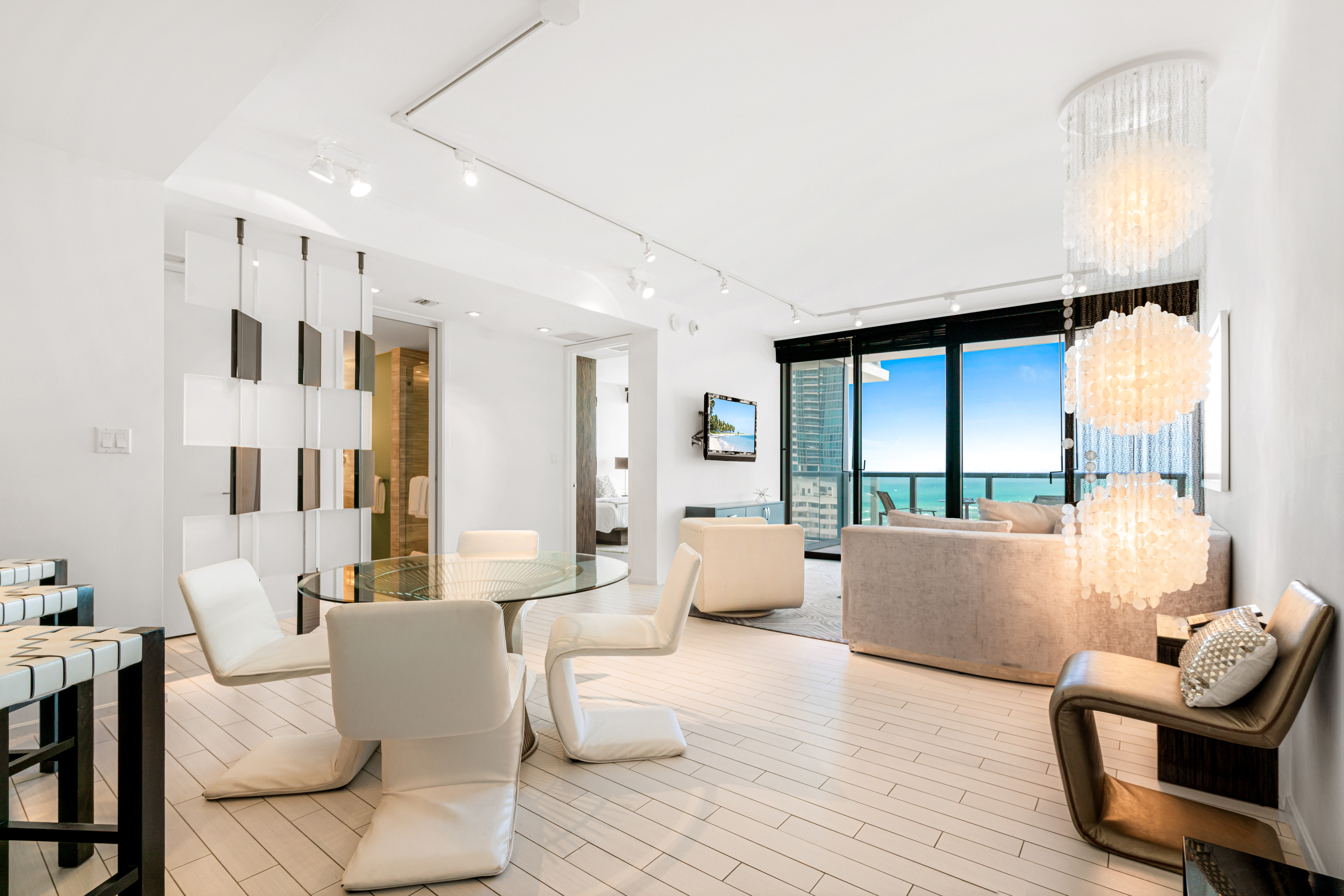 Villa Alborada Sunset Miami Beach: Luxury 2-Bedroom Apartment with Stunning Seaview, Miami Beach