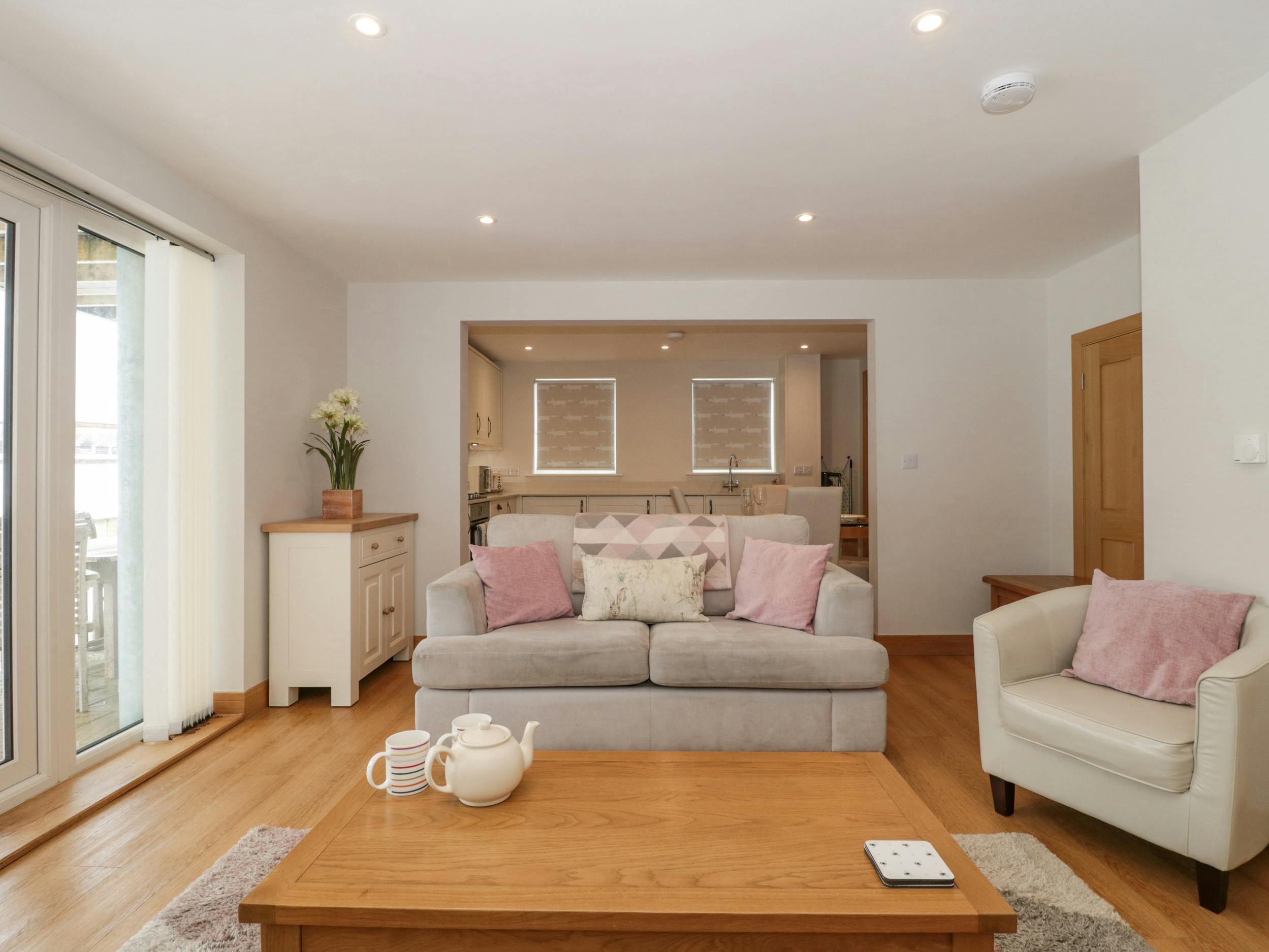 House Helm Muchelney Somerset: Luxury 2-Bedroom House with Scenic Views, Somerset