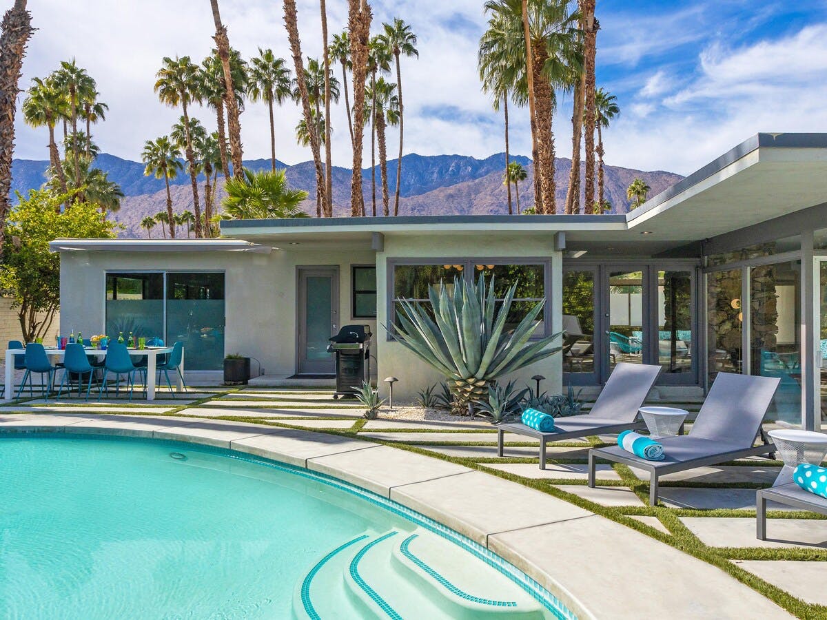 Villa Boreas TwoBunch Cathedral City: 4-Bedroom Luxury Apartment with Pool and Hot Tub, Palm Springs