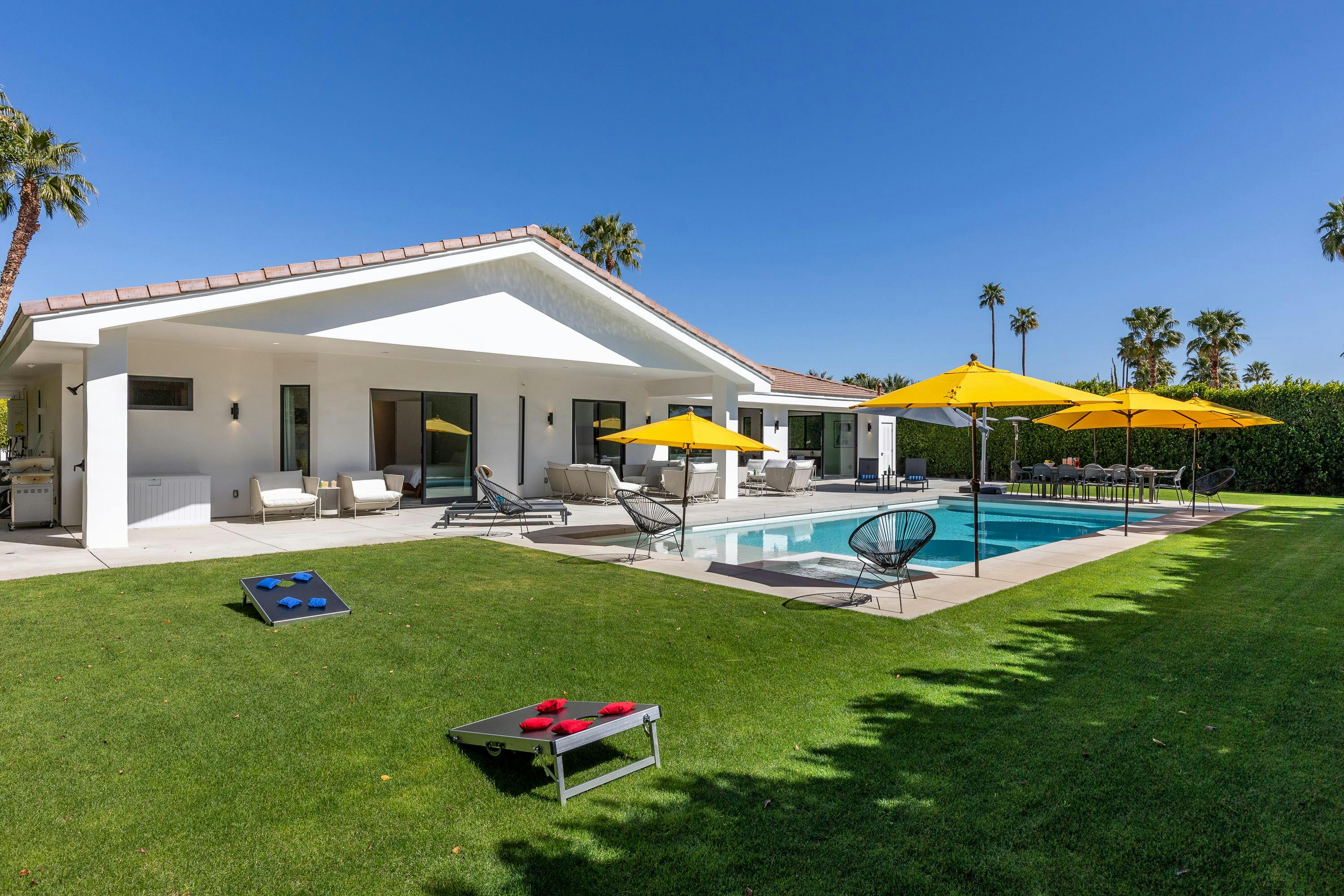Villa Embat Tahquitz Palm Springs: Luxury 4-Bedroom House with Pool and Golf Views, Palm Springs