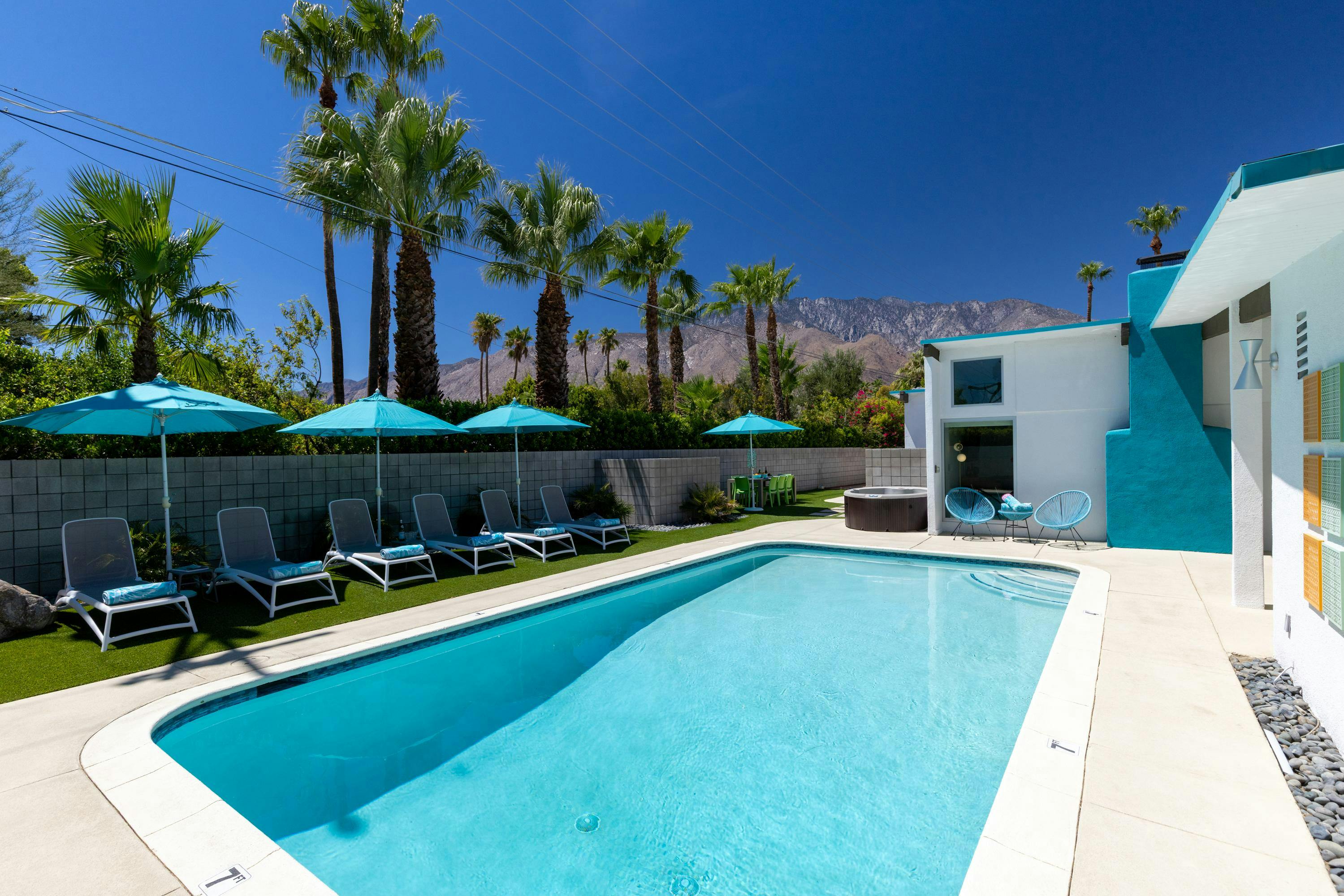 Villa Ponent Tahquitz Palm Springs: Luxury 4-Bedroom House with Pool and Hot Tub, Palm Springs