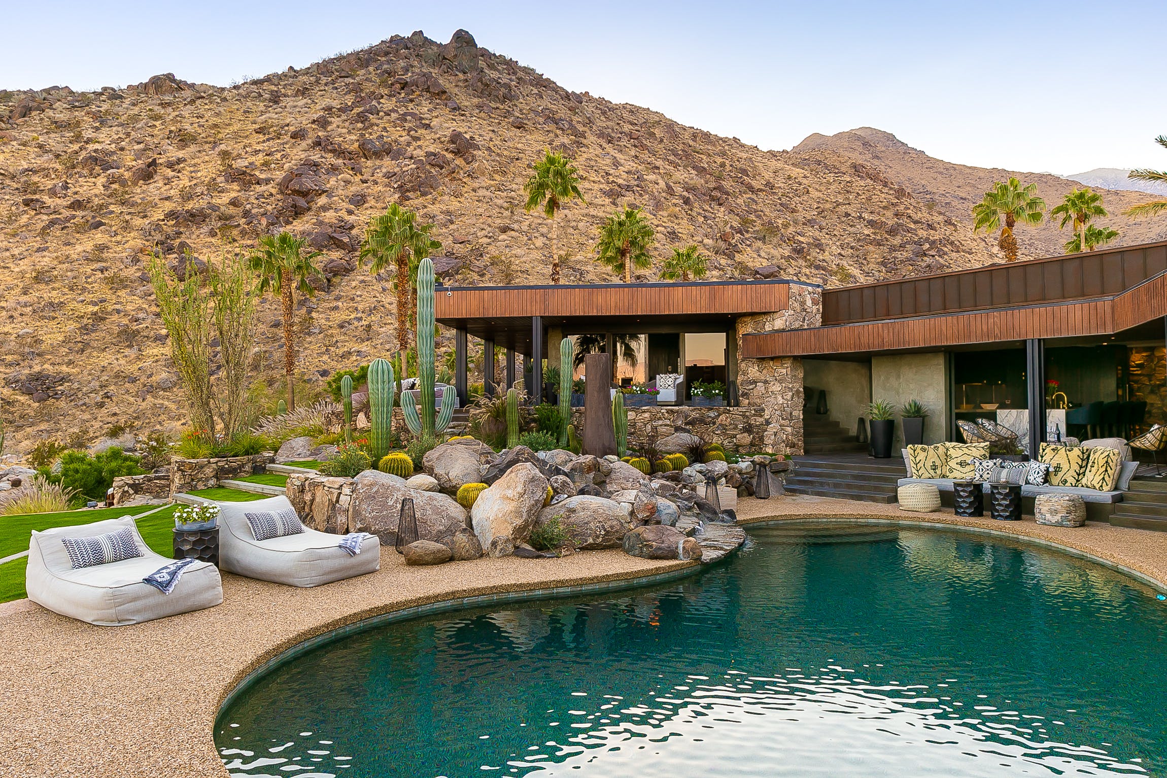 Villa Aurore Bumpus Cathedral City: Luxury 4-Bedroom House with Pool, Palm Springs