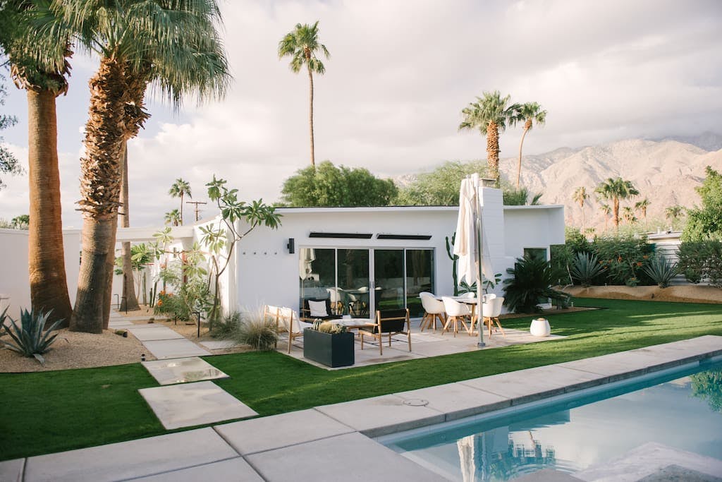 Villa Aurore Orocopia Cathedral City: Luxury 3-Bedroom House with Pool and Hot Tub, Cathedral City