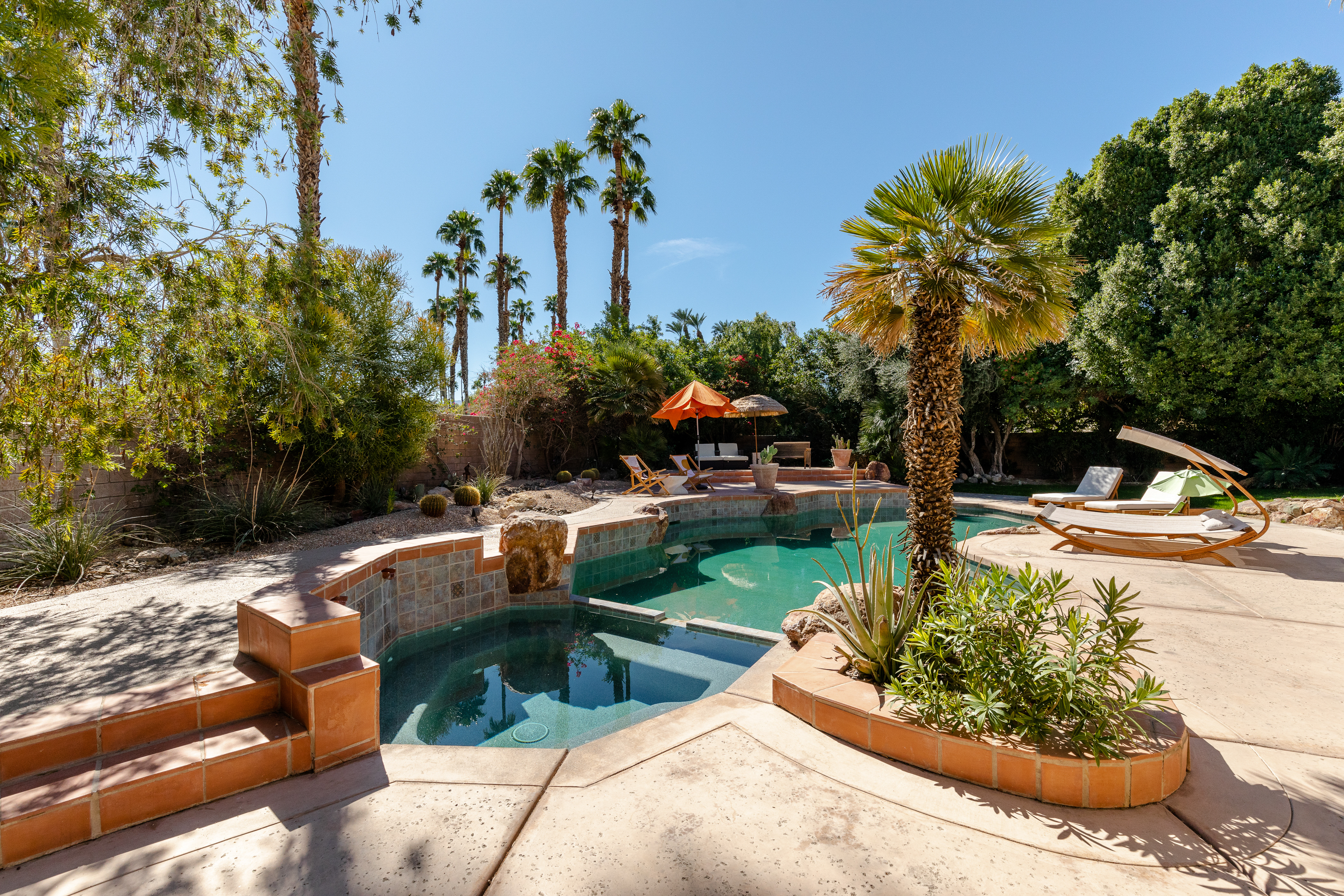 Villa Aurore Joshua Tree Palm Desert: Luxury 4-Bedroom House with Pool and Hot Tub, Palm Desert