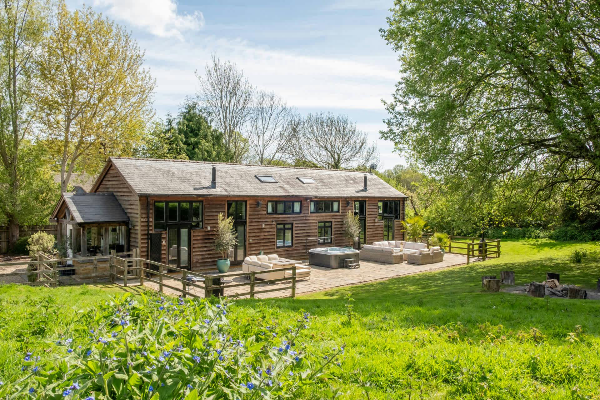 House Painswick Gloucestershire: Luxury 4-Bedroom House with Hot Tub and Scenic Views, Gloucestershire