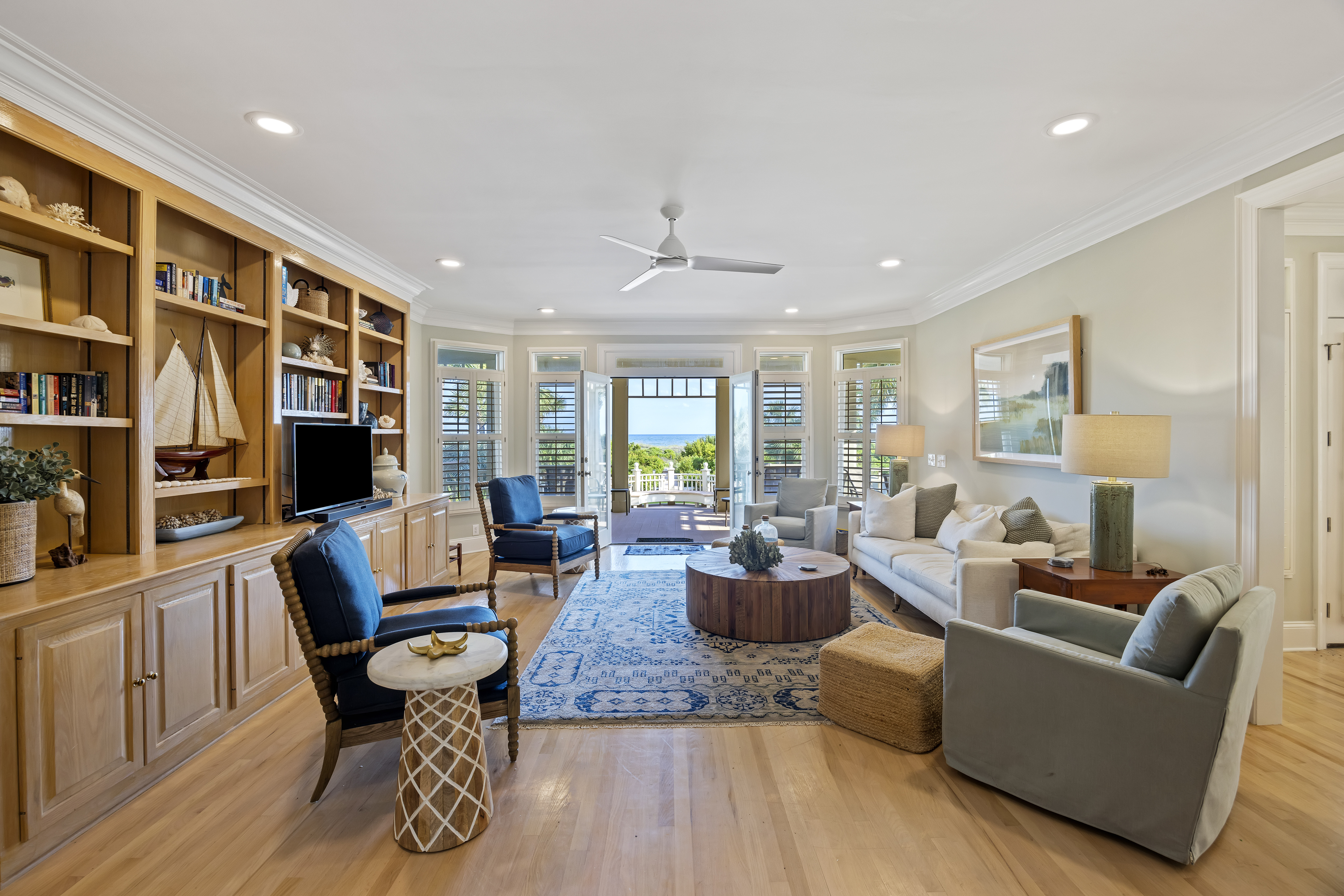 Villa Levante Folly Charleston: Luxury 5-Bedroom Villa with Seaviews and Beach Access, Charleston