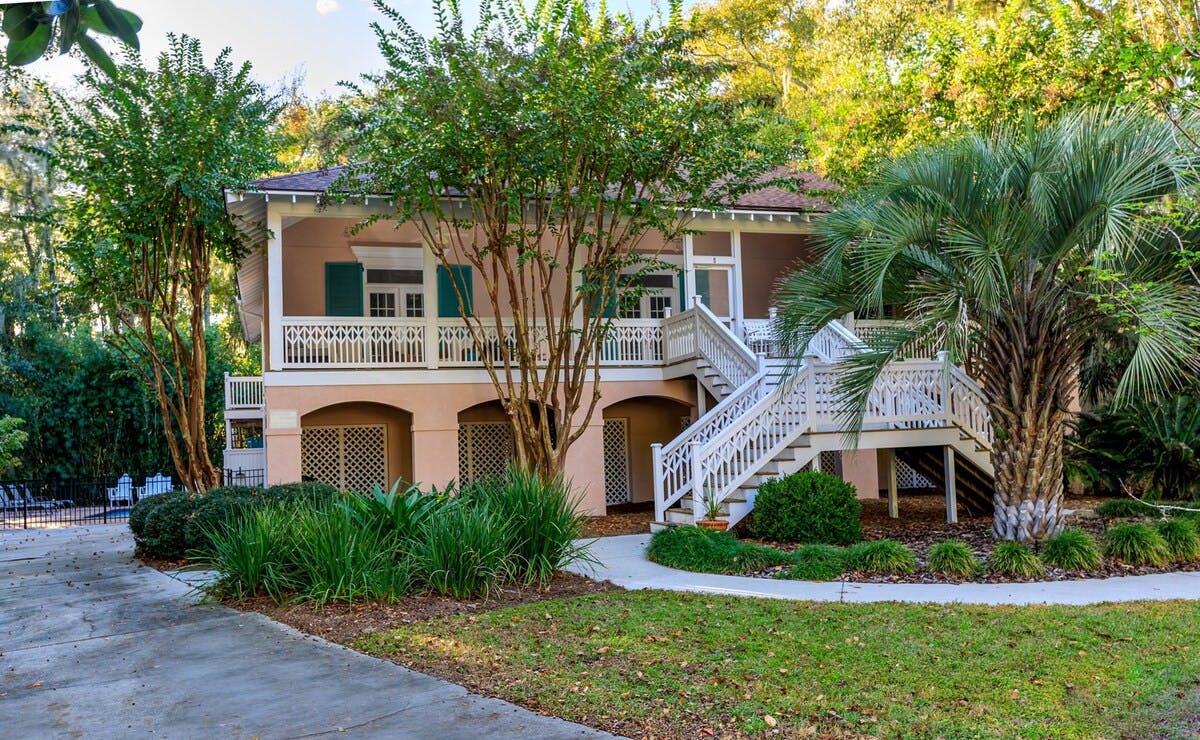 Villa Aurore Broad Creek Hilton Head: Spacious 3-Bedroom Apartment with Seaview and Pool, Hilton Head