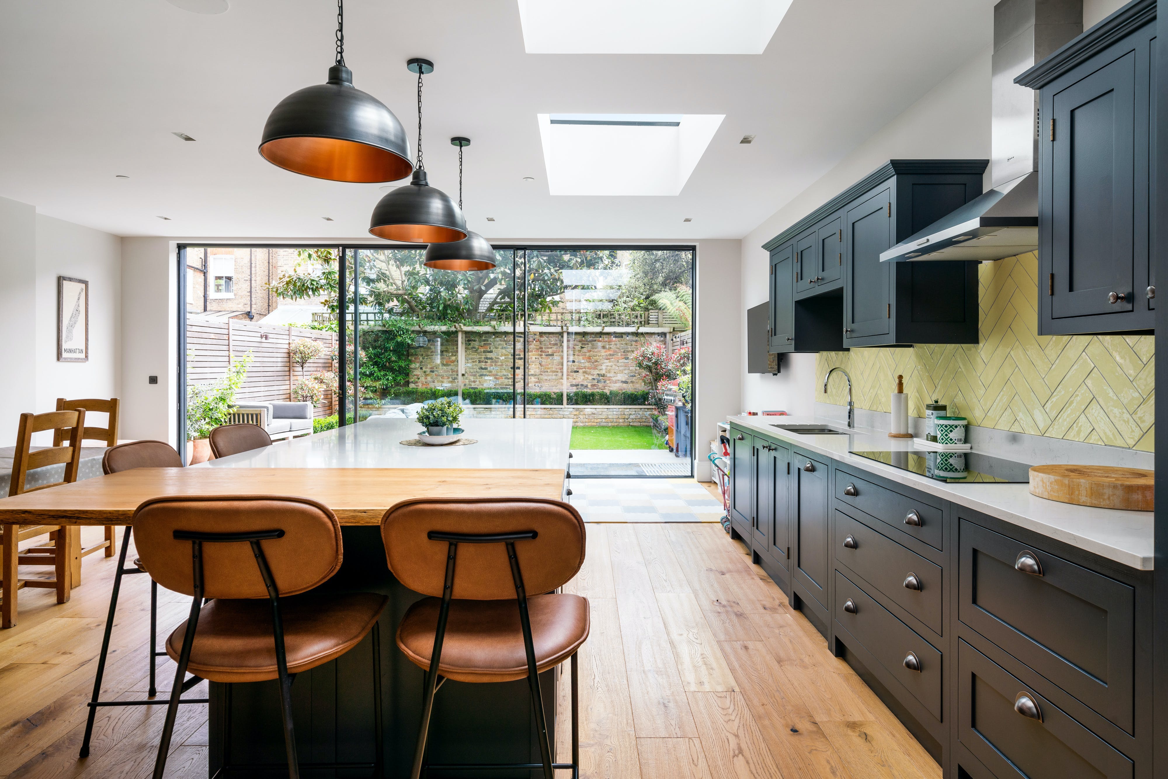 House Gorse Bishop’s Park Fulham: Spacious 5-Bedroom Luxury Apartment with Garden, Fulham